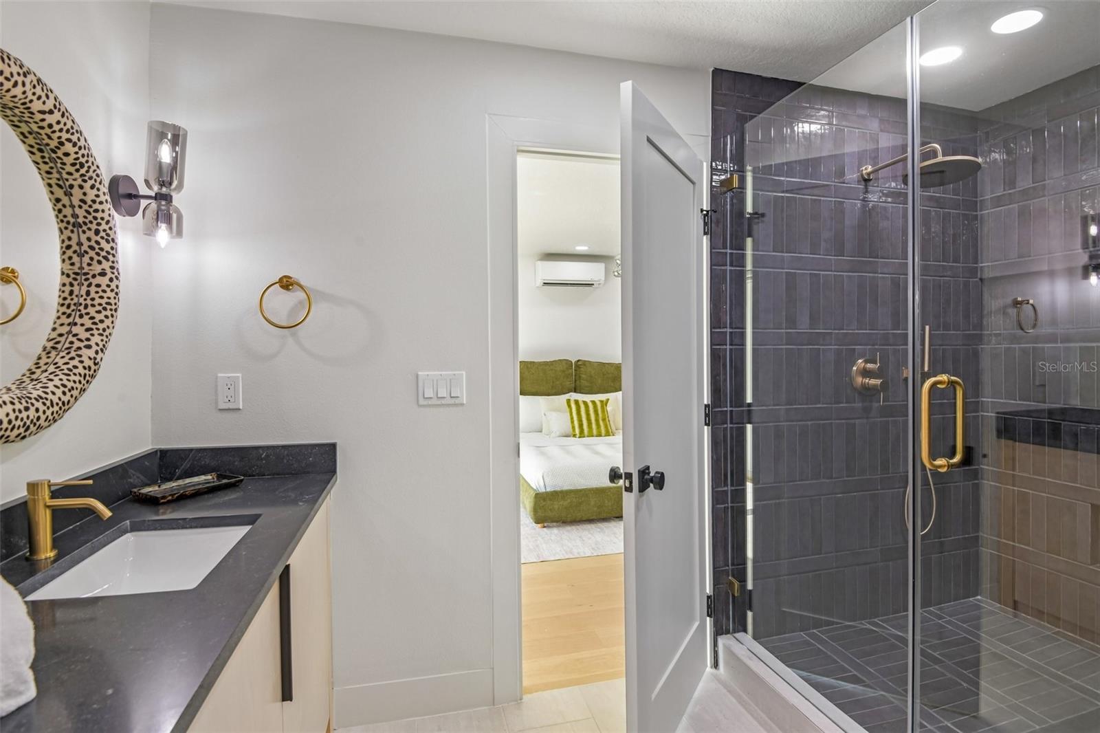 Image 22 of 43 For 861 Rafael Boulevard Ne