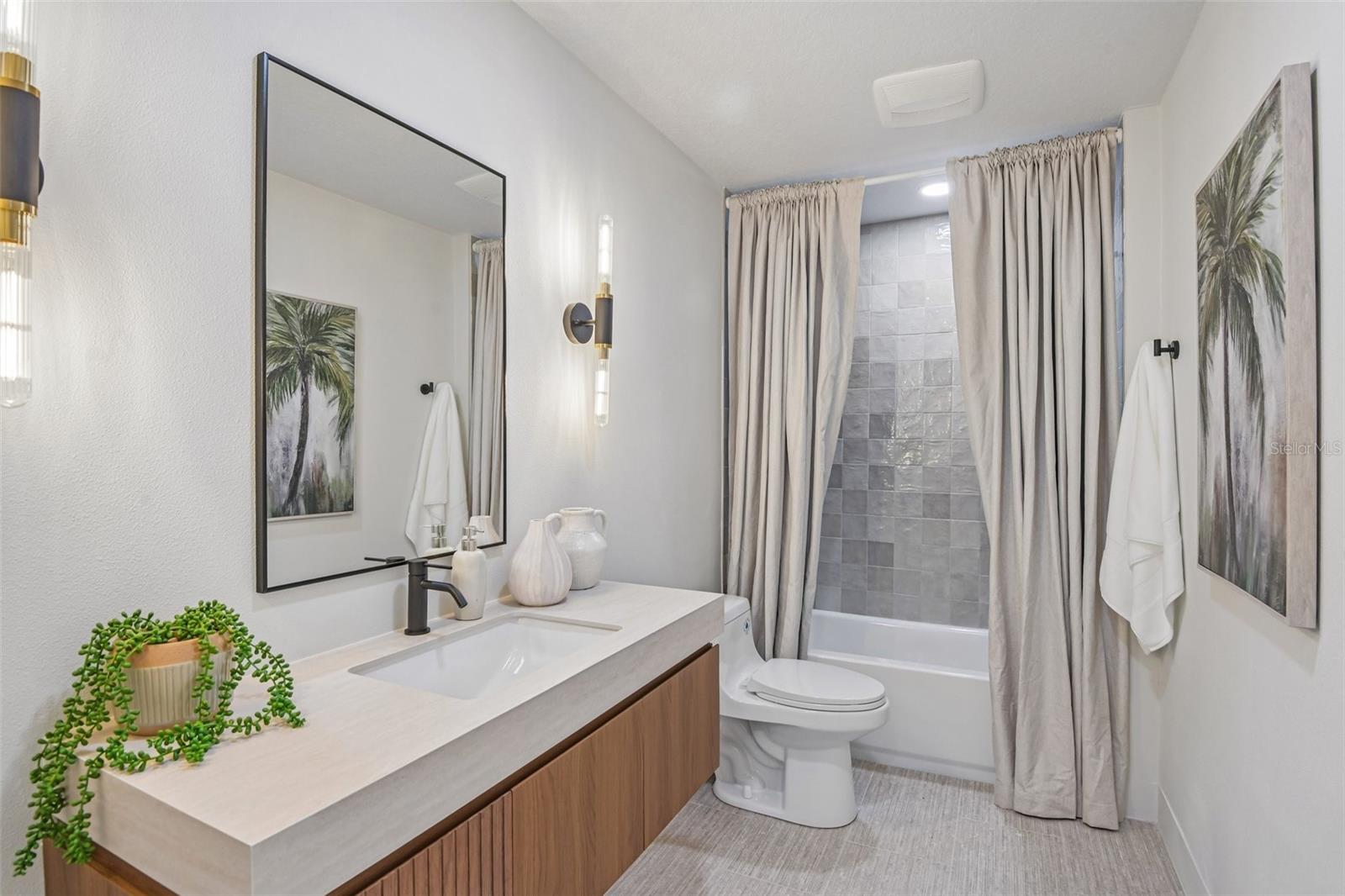 Image 23 of 43 For 861 Rafael Boulevard Ne