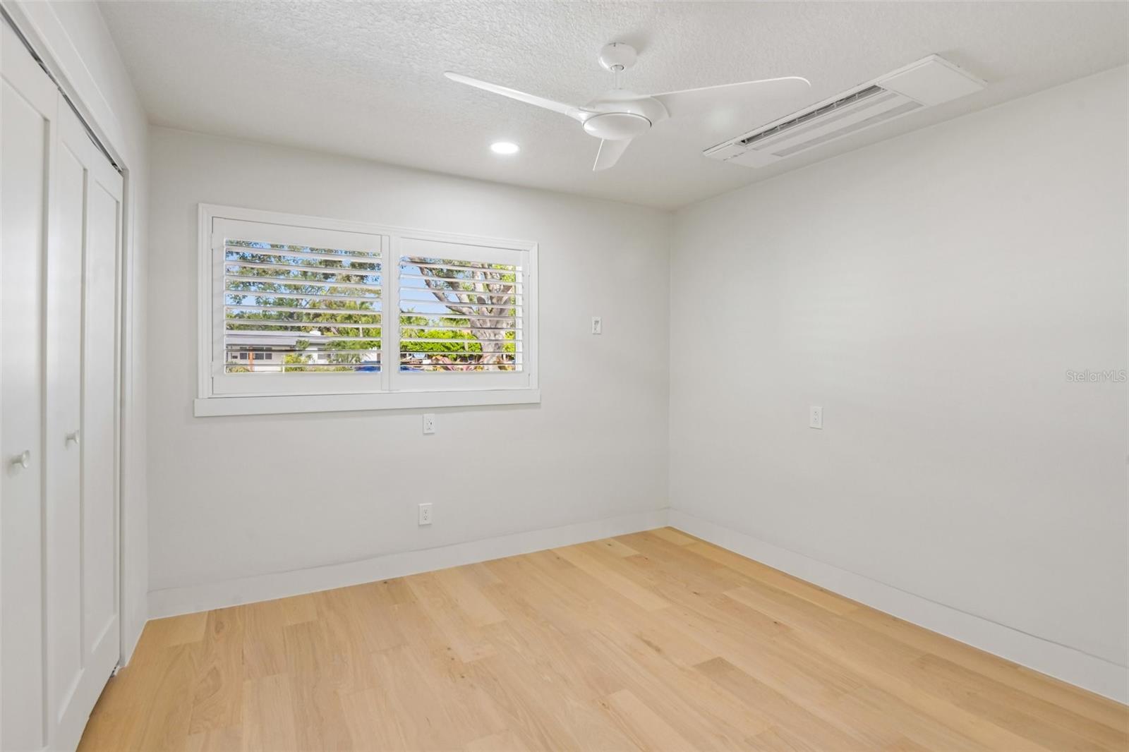 Image 26 of 43 For 861 Rafael Boulevard Ne