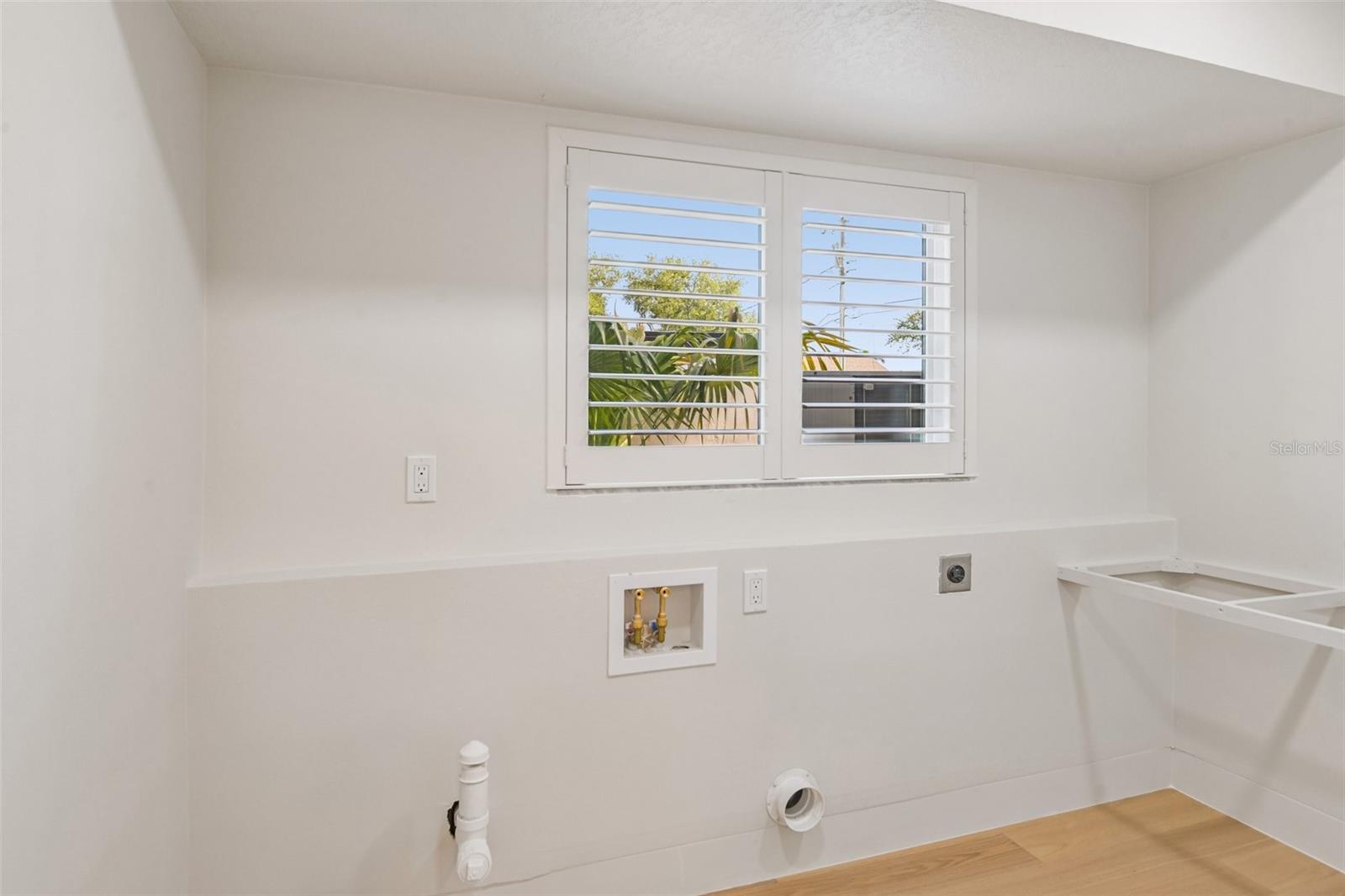 Image 28 of 43 For 861 Rafael Boulevard Ne