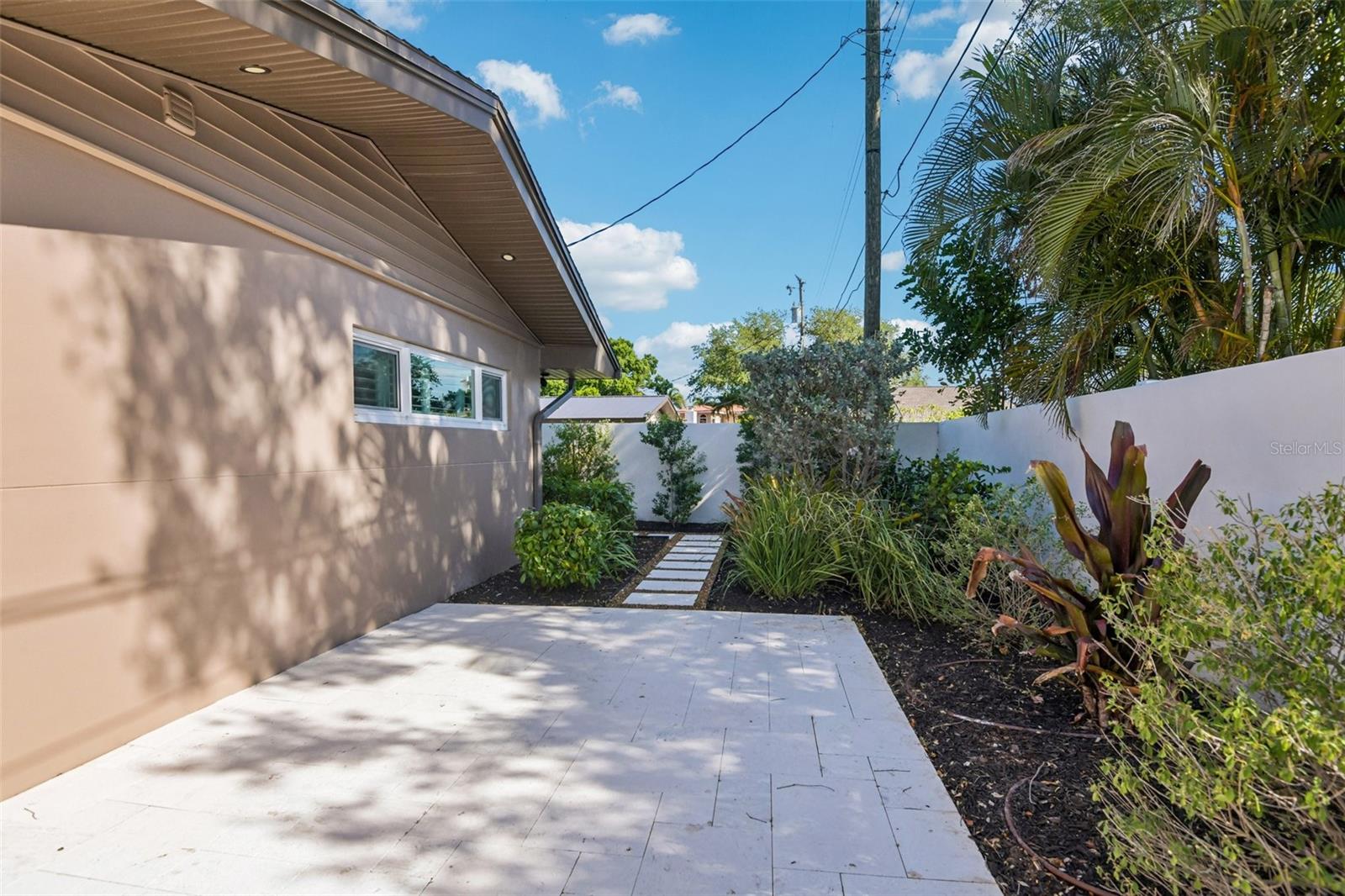 Image 35 of 43 For 861 Rafael Boulevard Ne