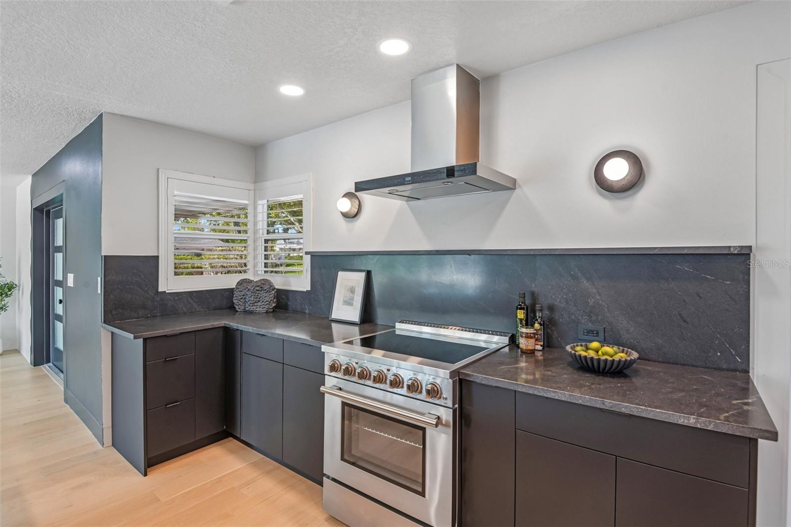 Image 6 of 43 For 861 Rafael Boulevard Ne