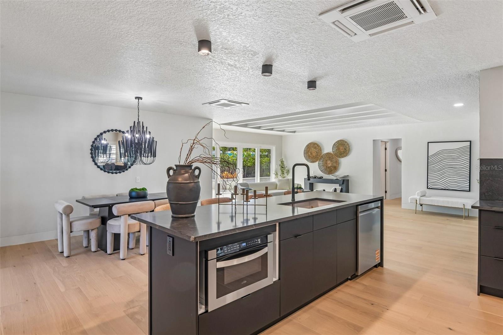 Image 7 of 43 For 861 Rafael Boulevard Ne