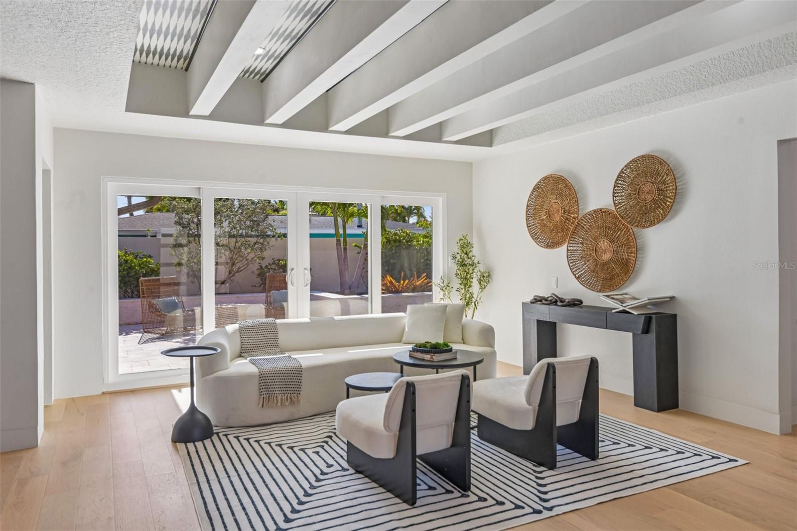 Image 9 of 43 For 861 Rafael Boulevard Ne