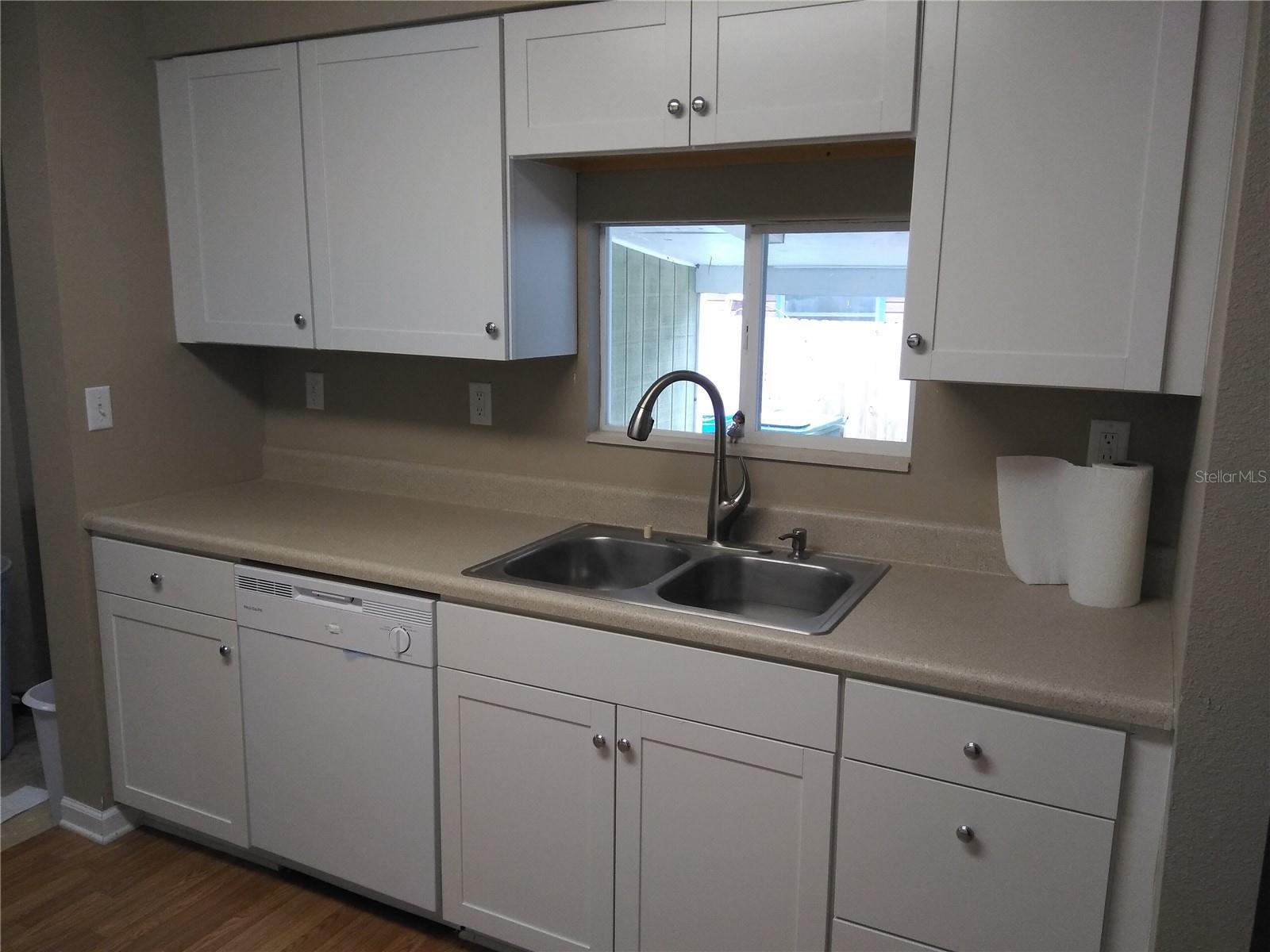 Image 11 of 38 For 910 9th Avenue Sw