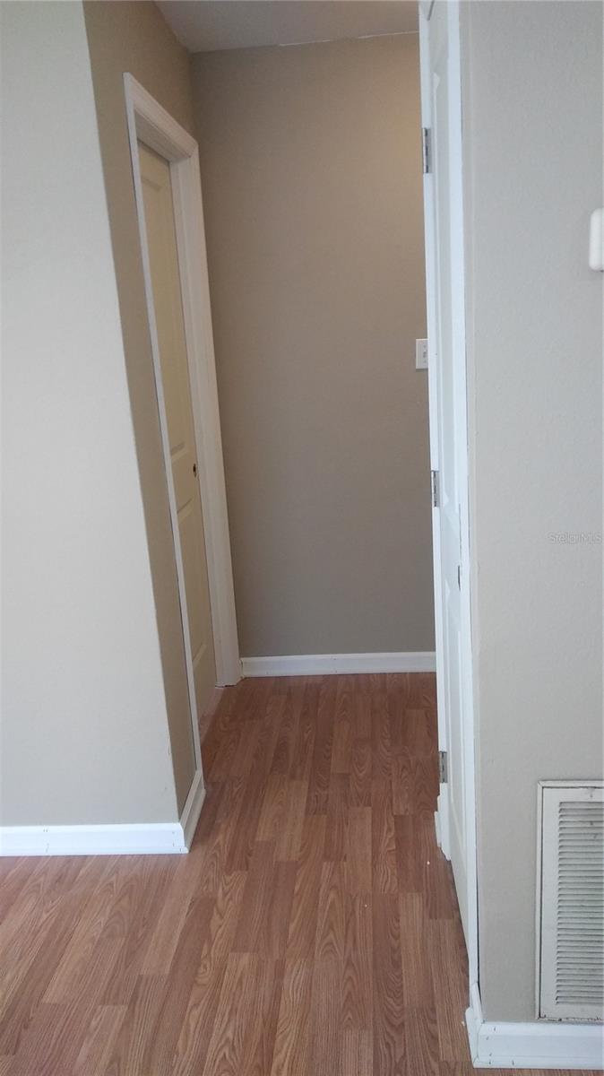 Image 15 of 38 For 910 9th Avenue Sw