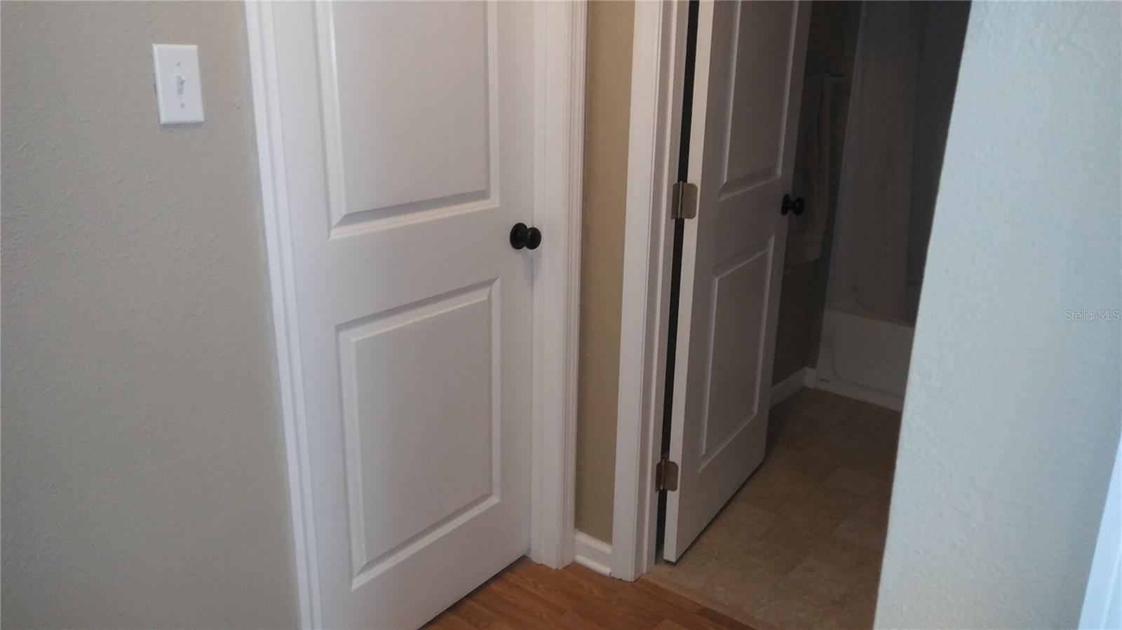 Image 18 of 38 For 910 9th Avenue Sw