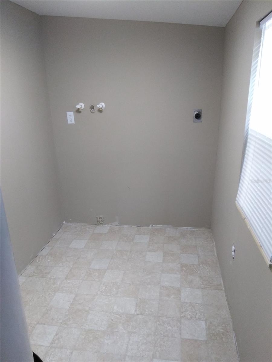 Image 19 of 38 For 910 9th Avenue Sw