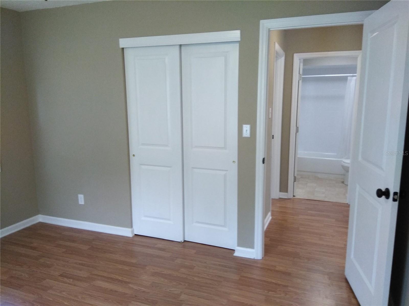 Image 24 of 38 For 910 9th Avenue Sw