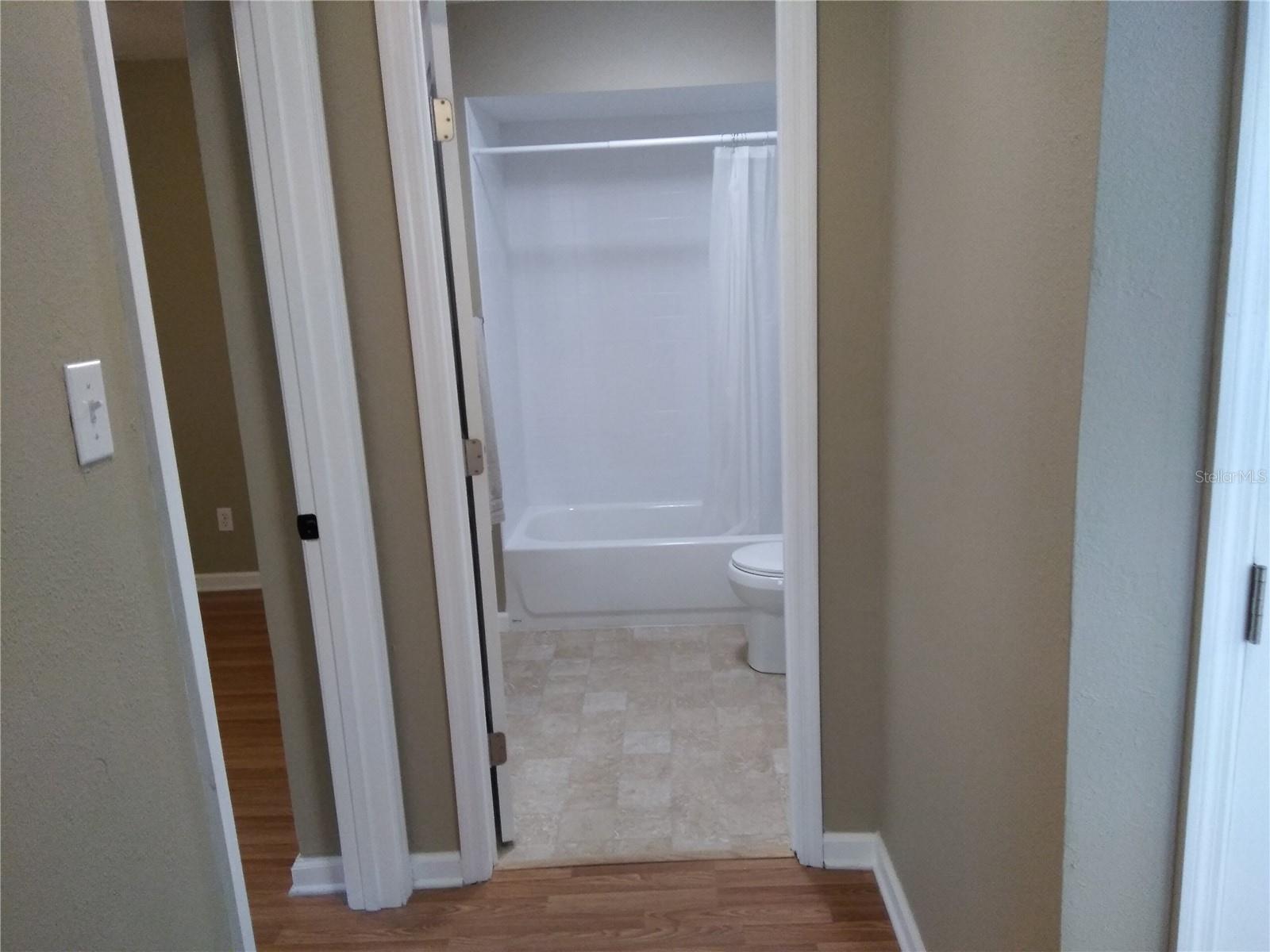 Image 25 of 38 For 910 9th Avenue Sw