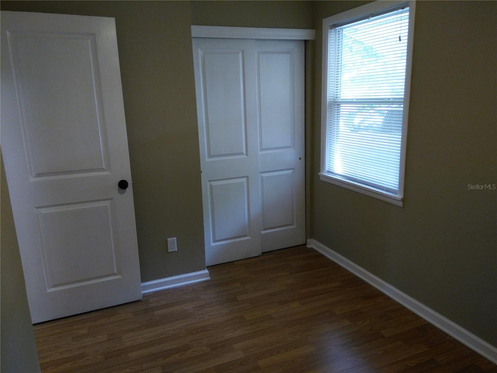 Image 26 of 38 For 910 9th Avenue Sw