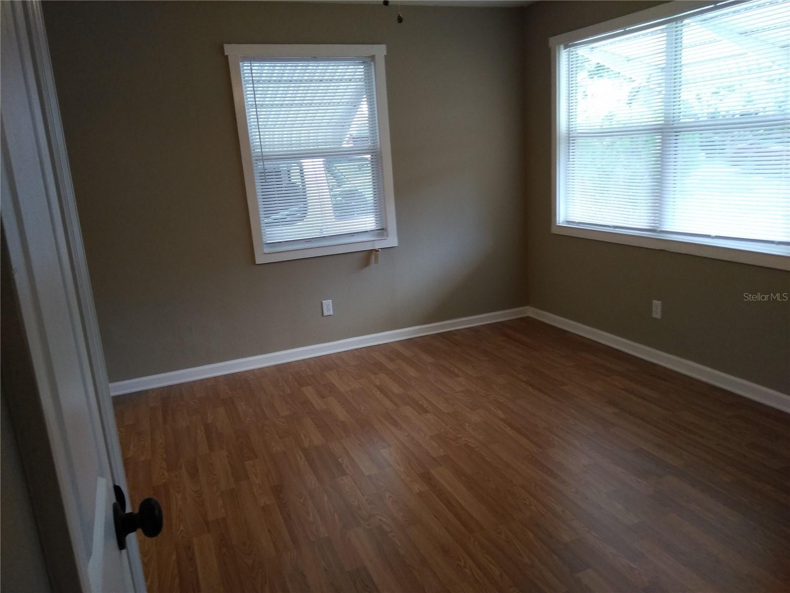 Image 28 of 38 For 910 9th Avenue Sw