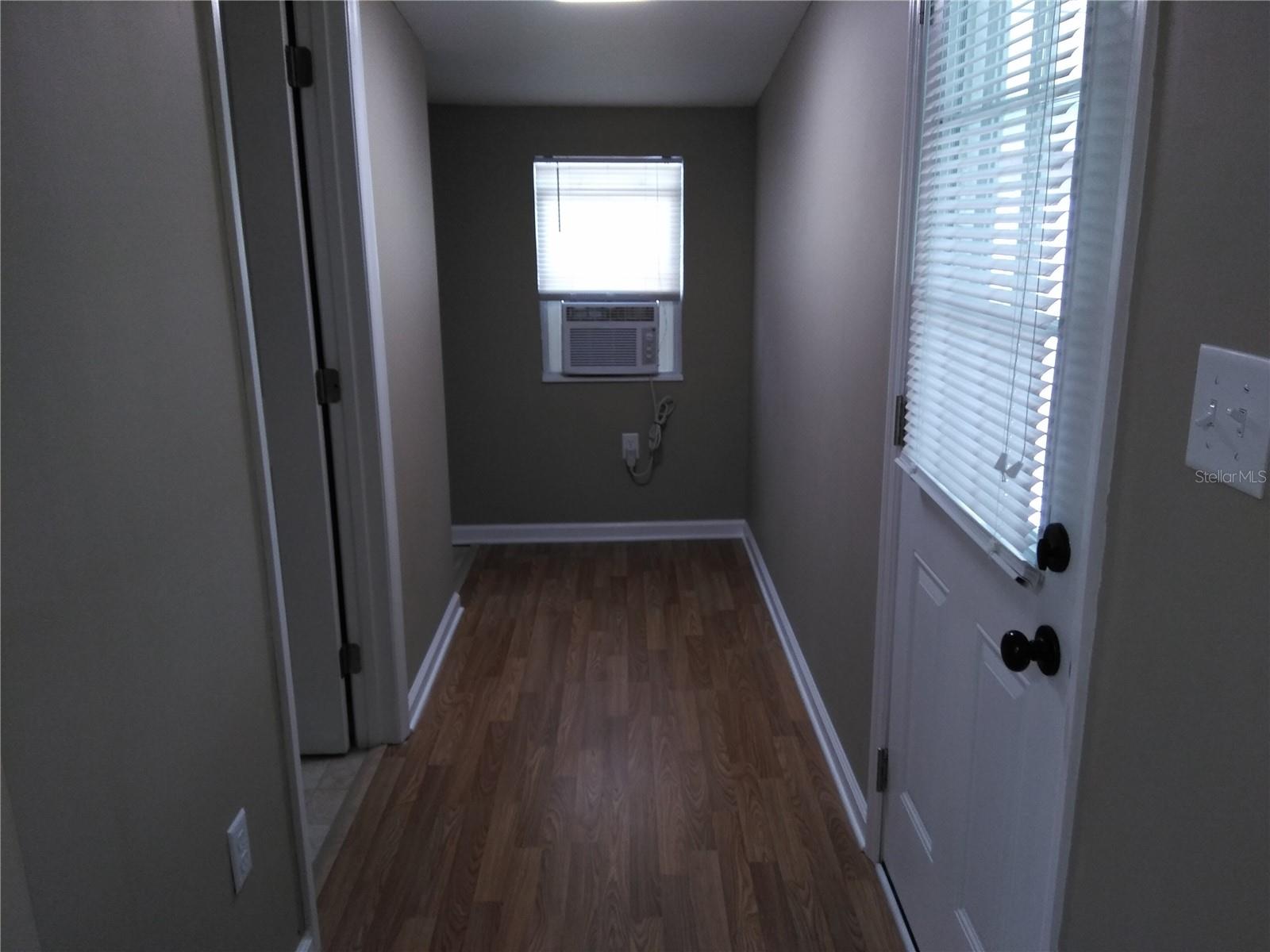 Image 31 of 38 For 910 9th Avenue Sw