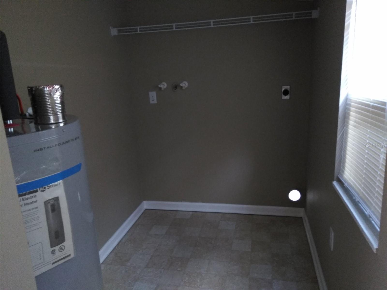 Image 33 of 38 For 910 9th Avenue Sw