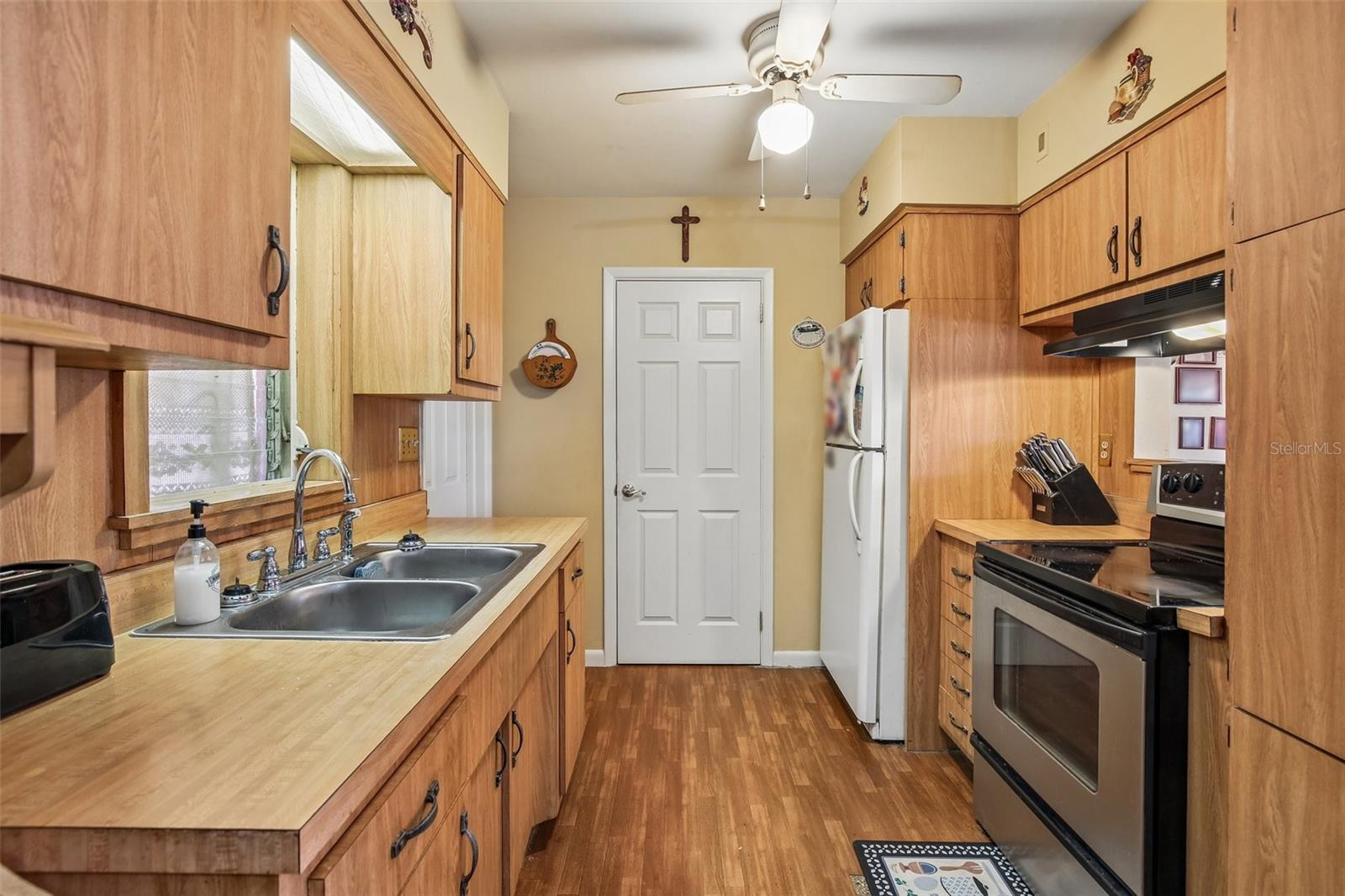 Image 10 of 33 For 10713 59th Avenue