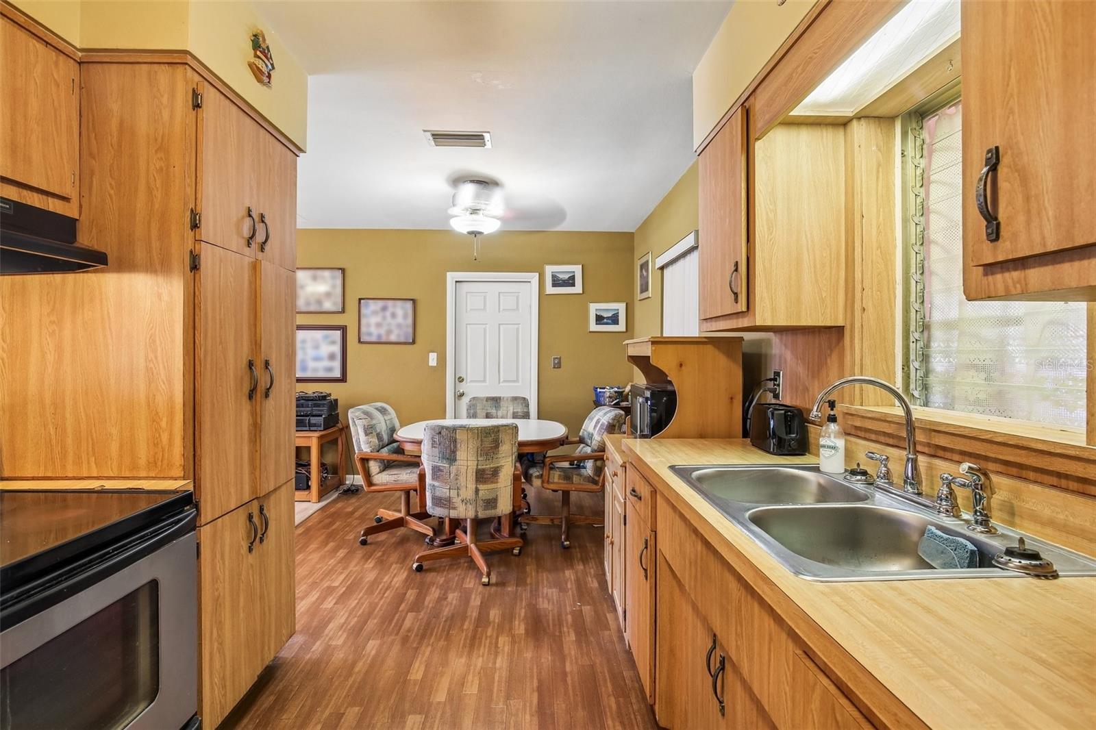 Image 11 of 33 For 10713 59th Avenue
