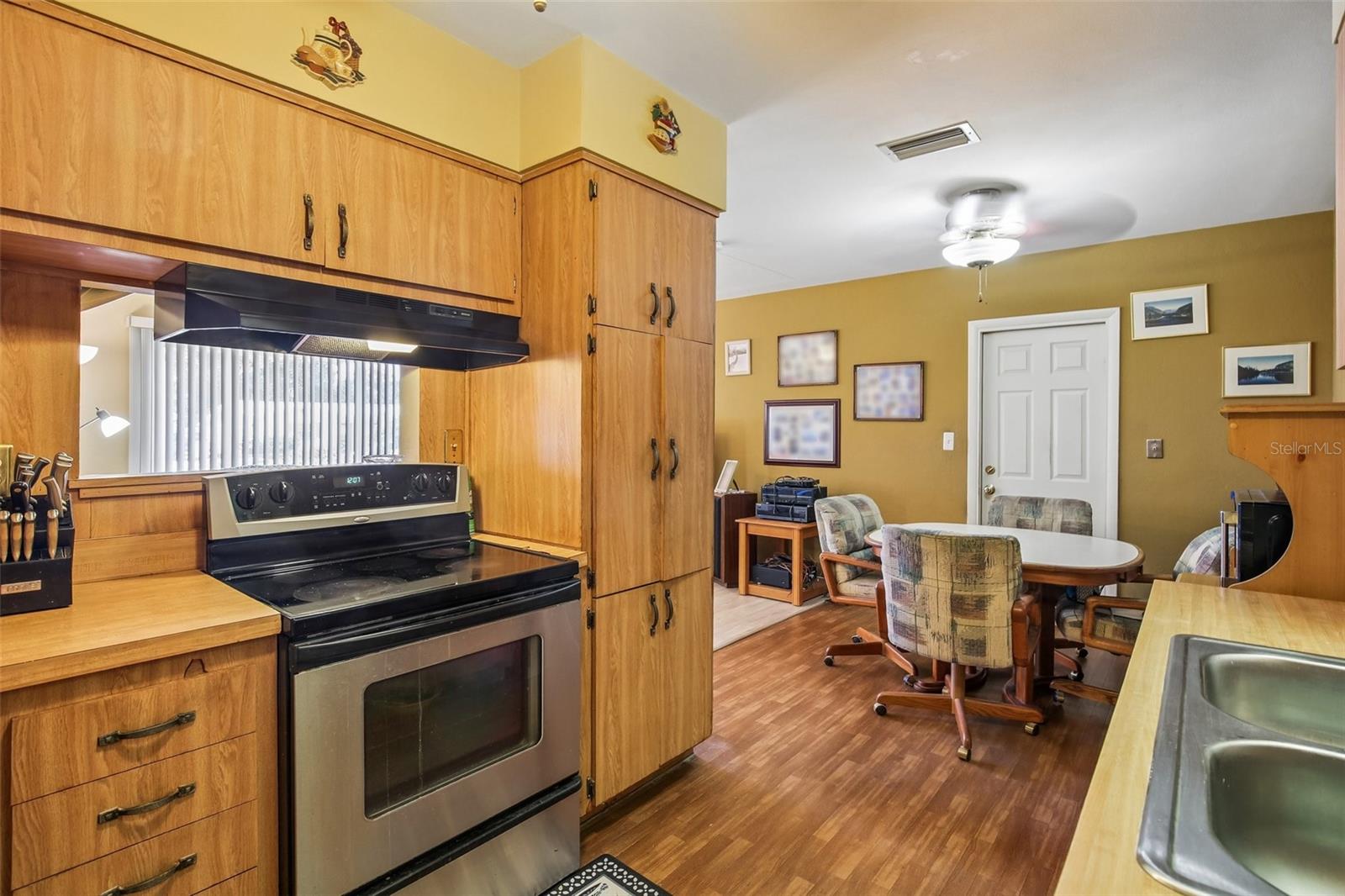 Image 12 of 33 For 10713 59th Avenue