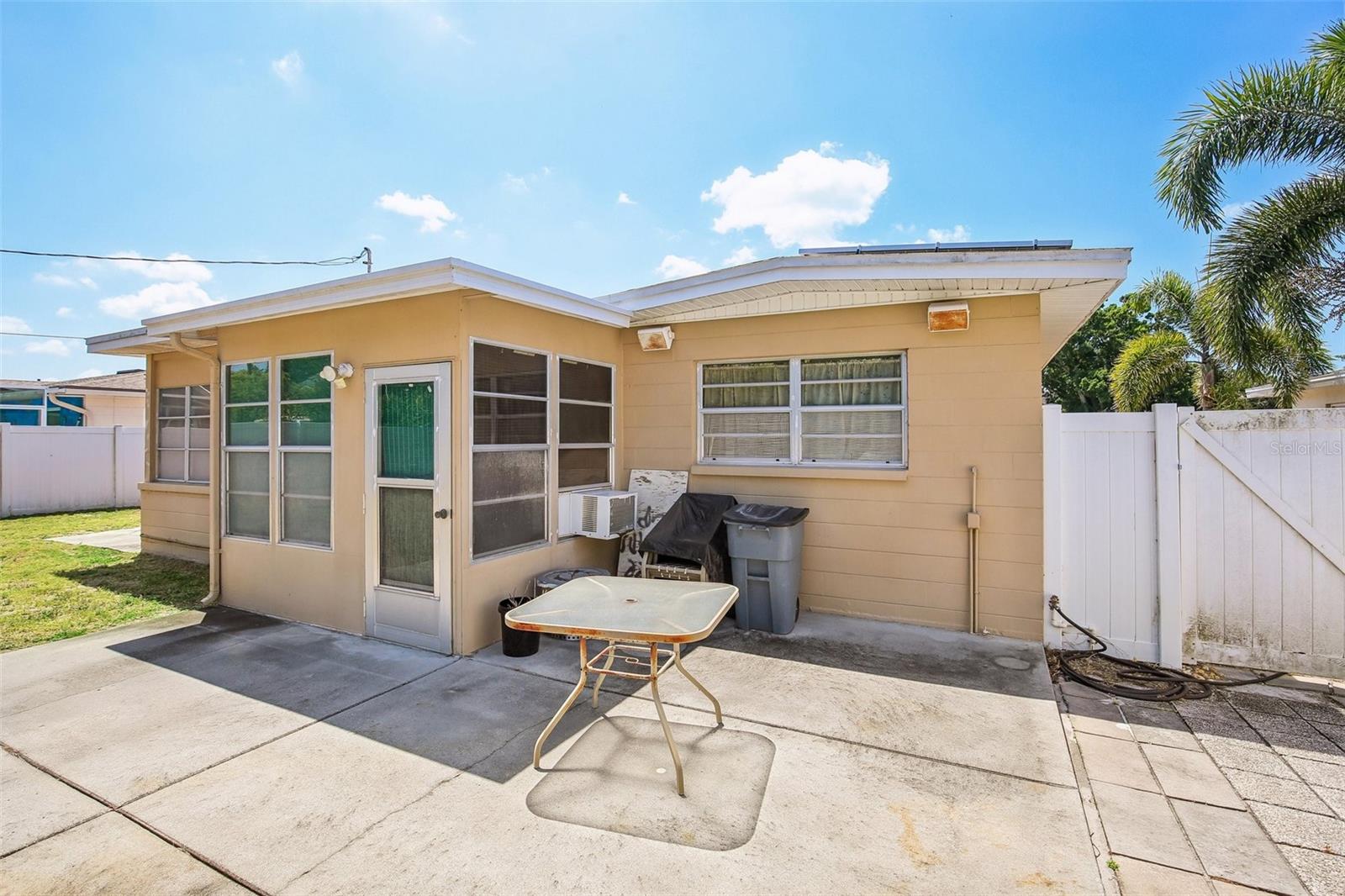 Image 18 of 33 For 10713 59th Avenue