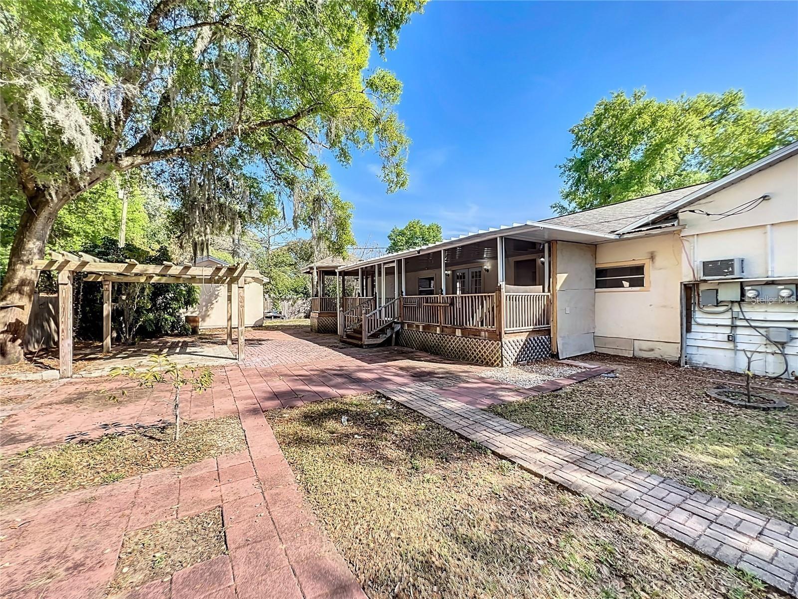 Image 17 of 96 For 25 Chesley Avenue