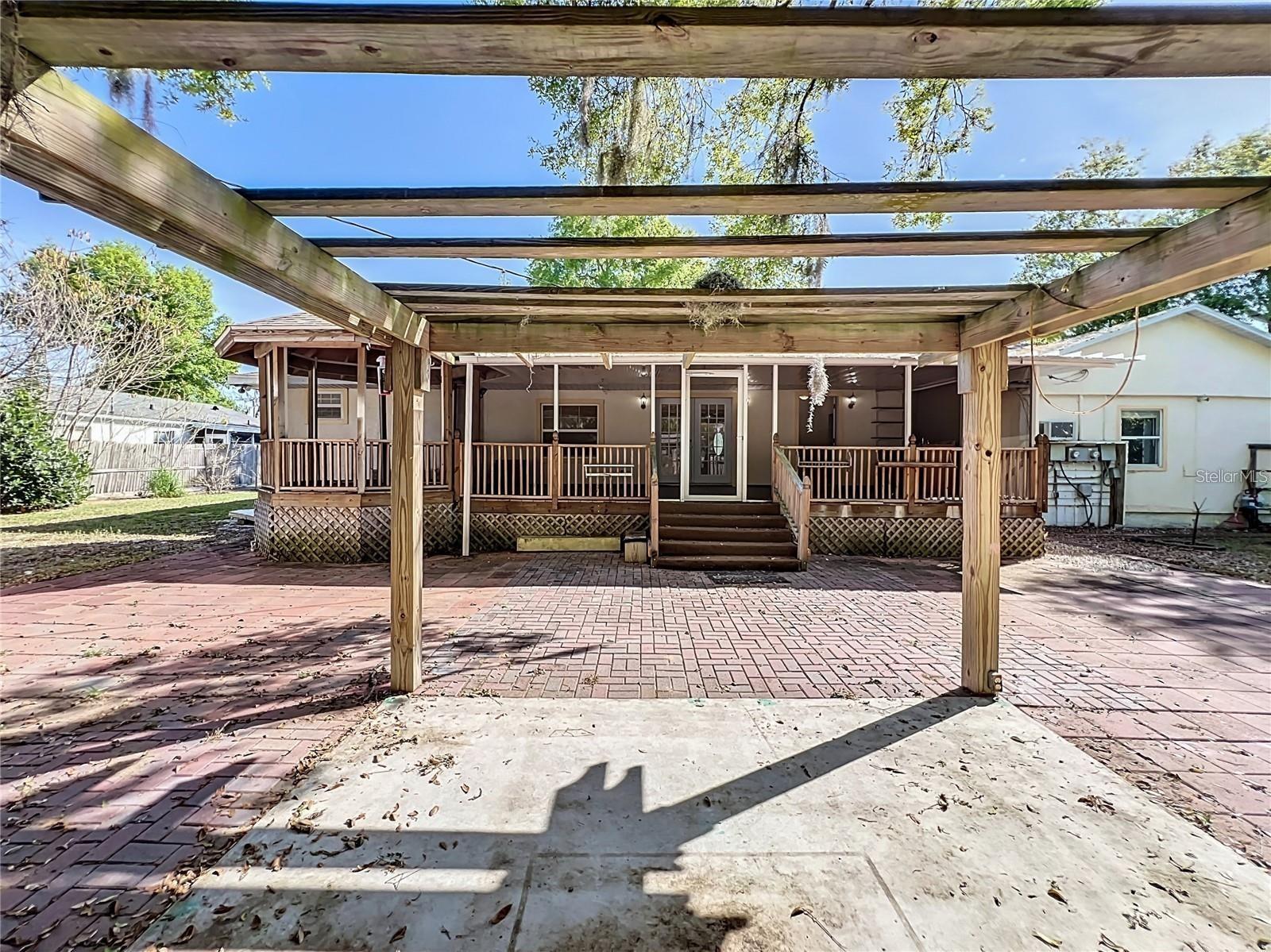 Image 18 of 96 For 25 Chesley Avenue