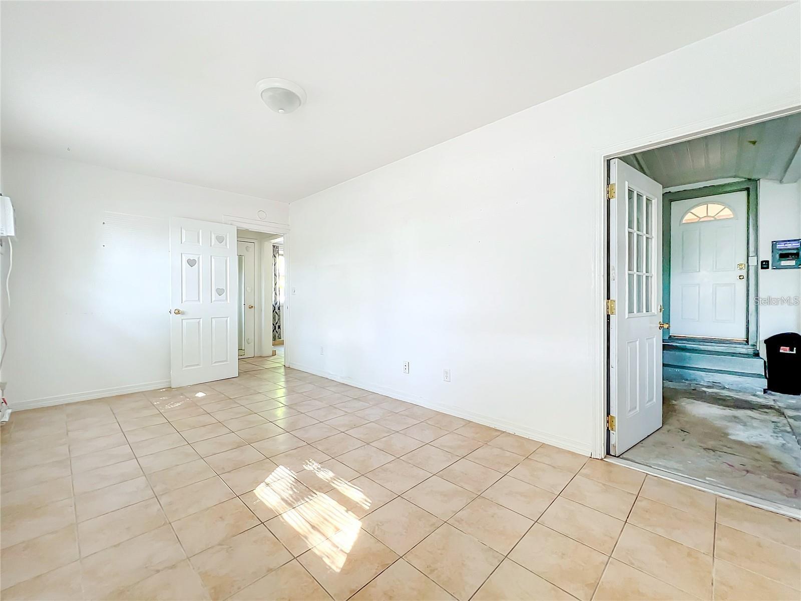 Image 26 of 96 For 25 Chesley Avenue