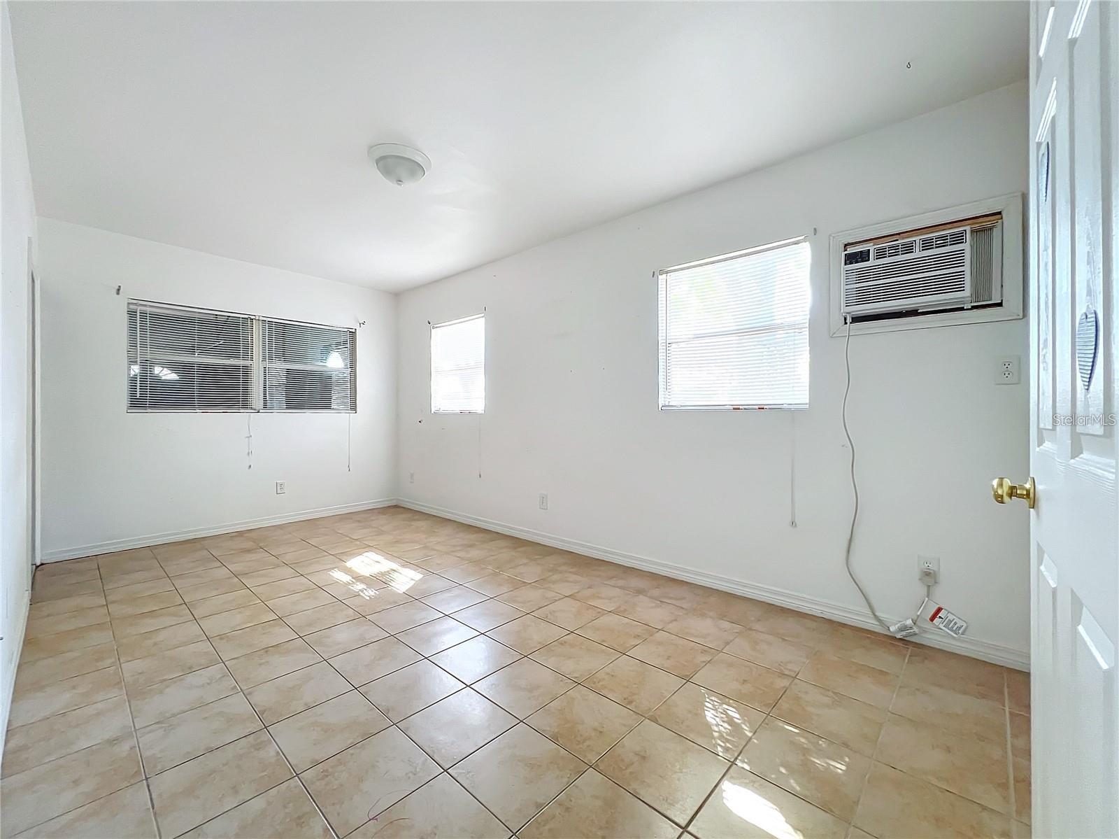 Image 27 of 96 For 25 Chesley Avenue