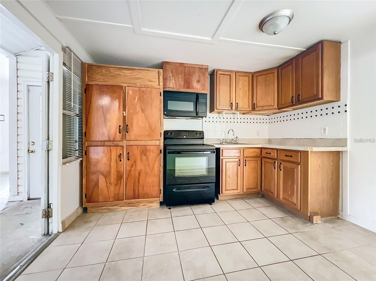 Image 35 of 96 For 25 Chesley Avenue