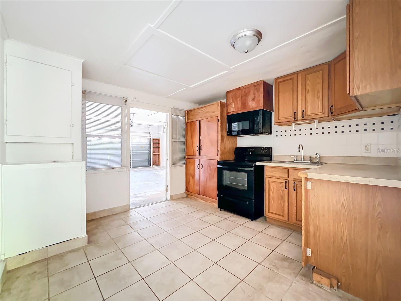 Image 36 of 96 For 25 Chesley Avenue