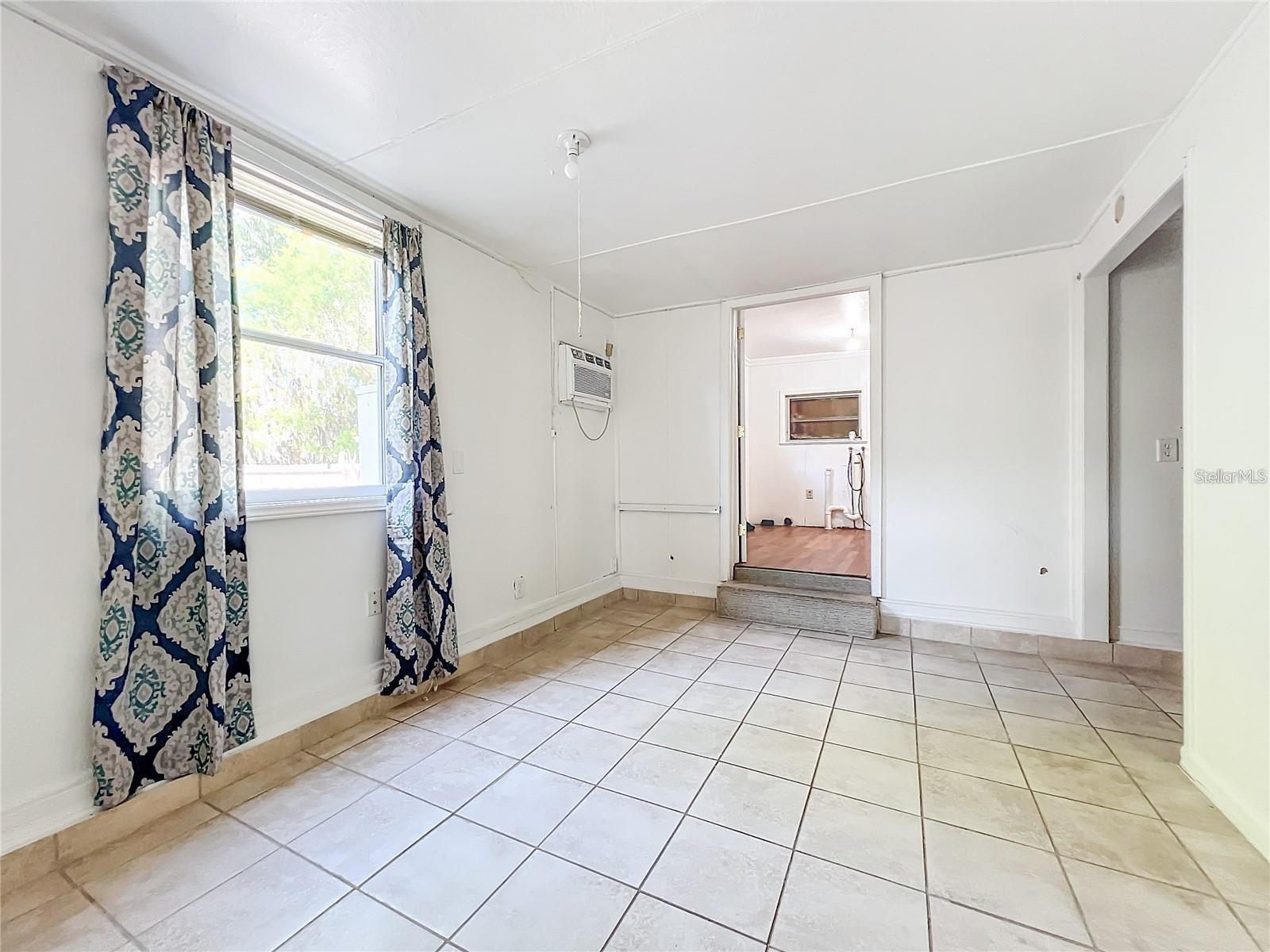 Image 37 of 96 For 25 Chesley Avenue