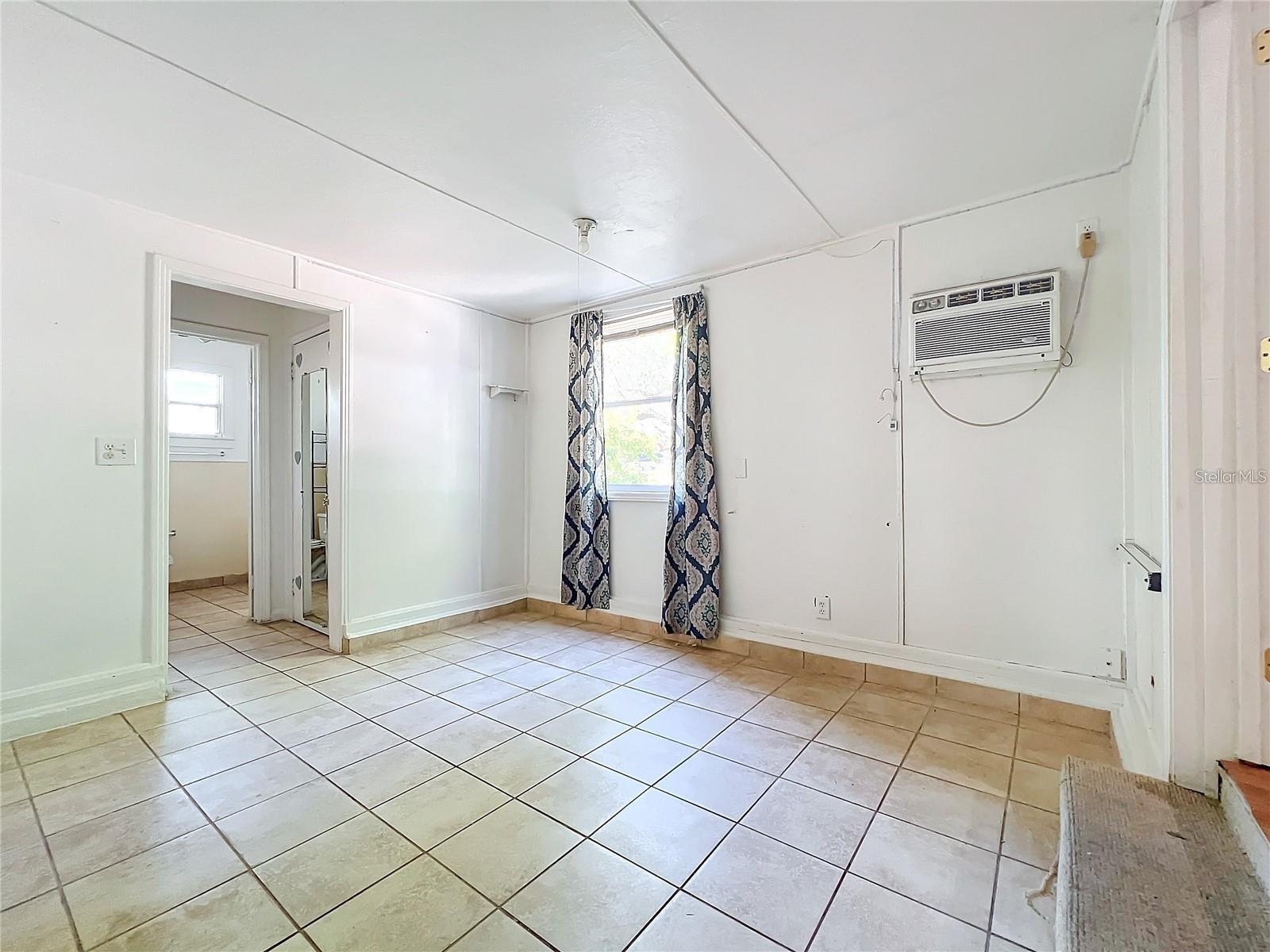 Image 38 of 96 For 25 Chesley Avenue