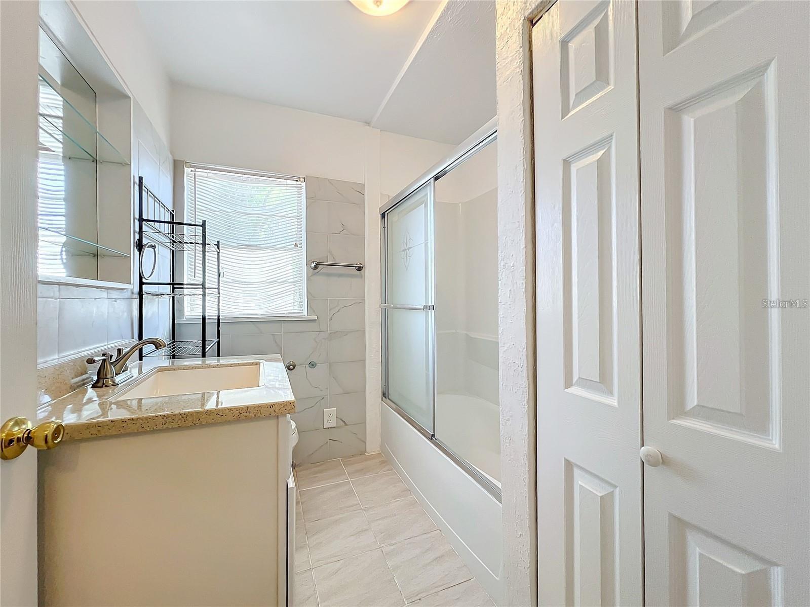 Image 48 of 96 For 25 Chesley Avenue