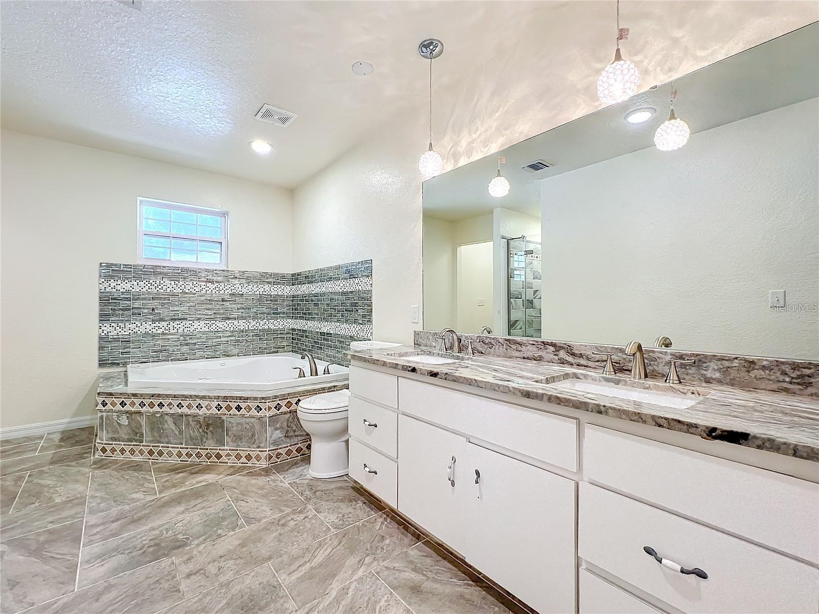 Image 5 of 96 For 25 Chesley Avenue