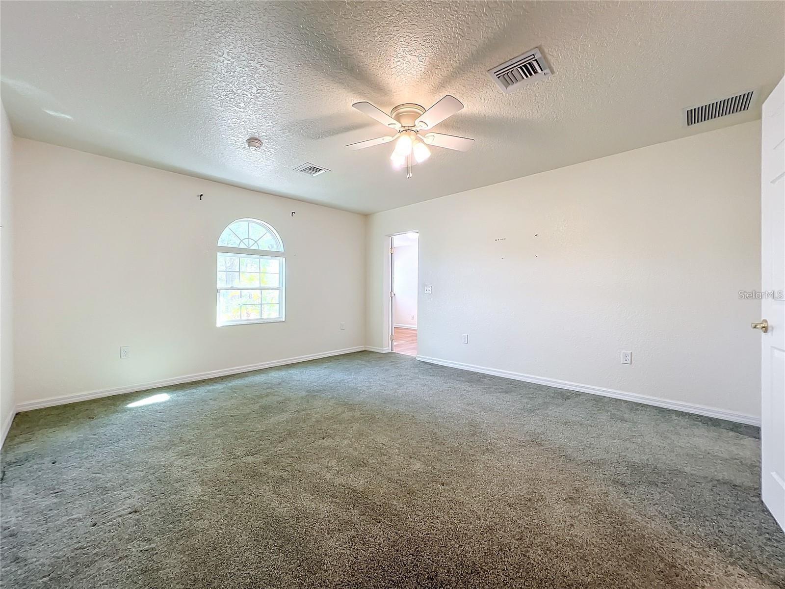 Image 59 of 96 For 25 Chesley Avenue