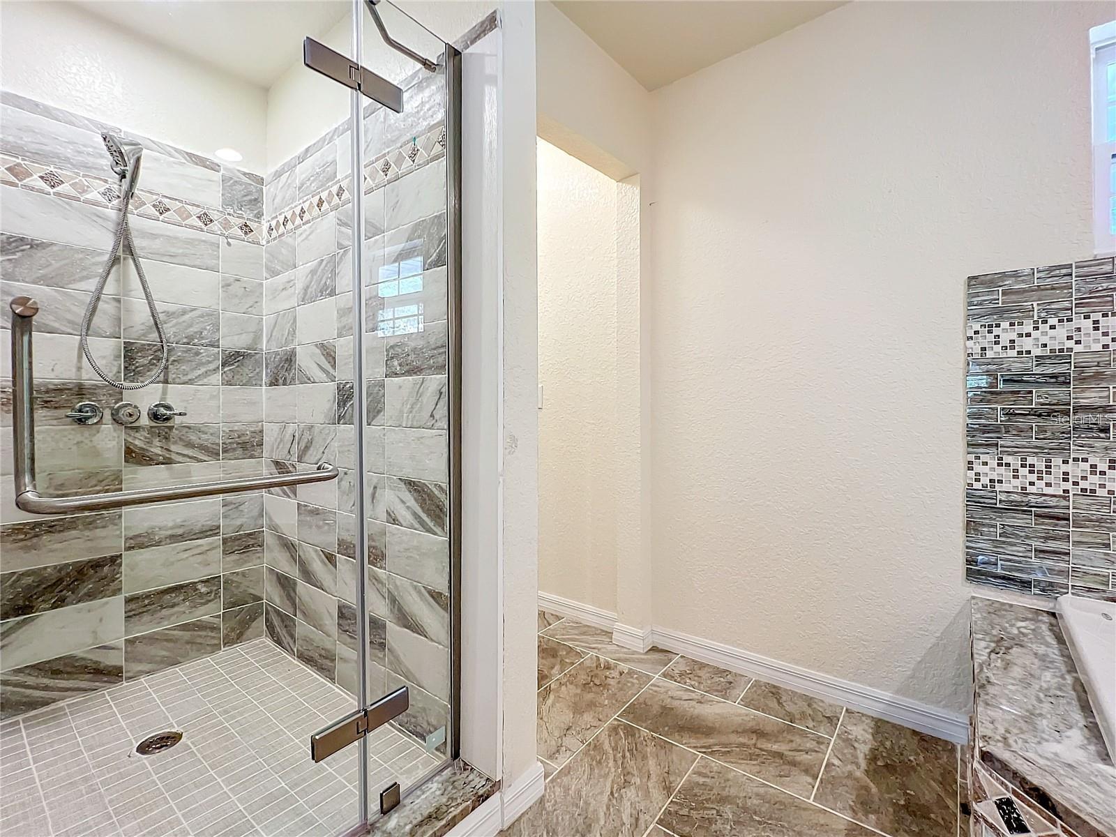 Image 62 of 96 For 25 Chesley Avenue