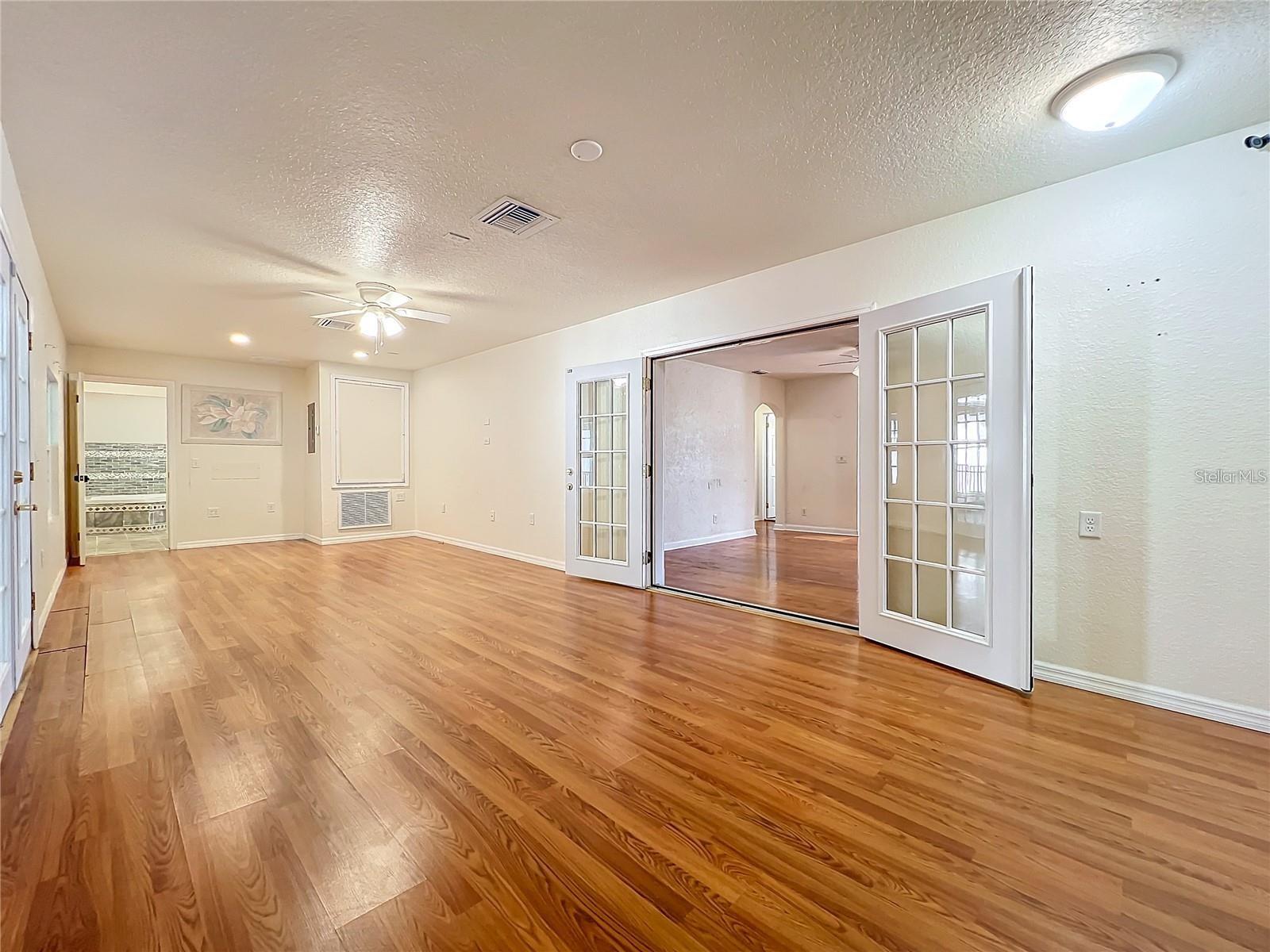 Image 66 of 96 For 25 Chesley Avenue