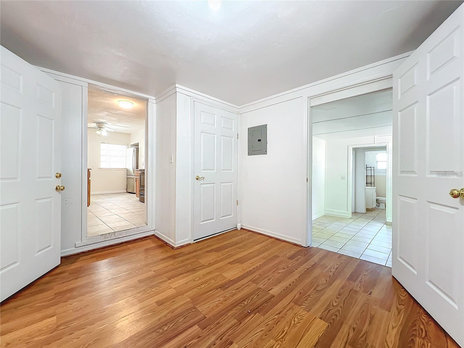 Image 68 of 96 For 25 Chesley Avenue