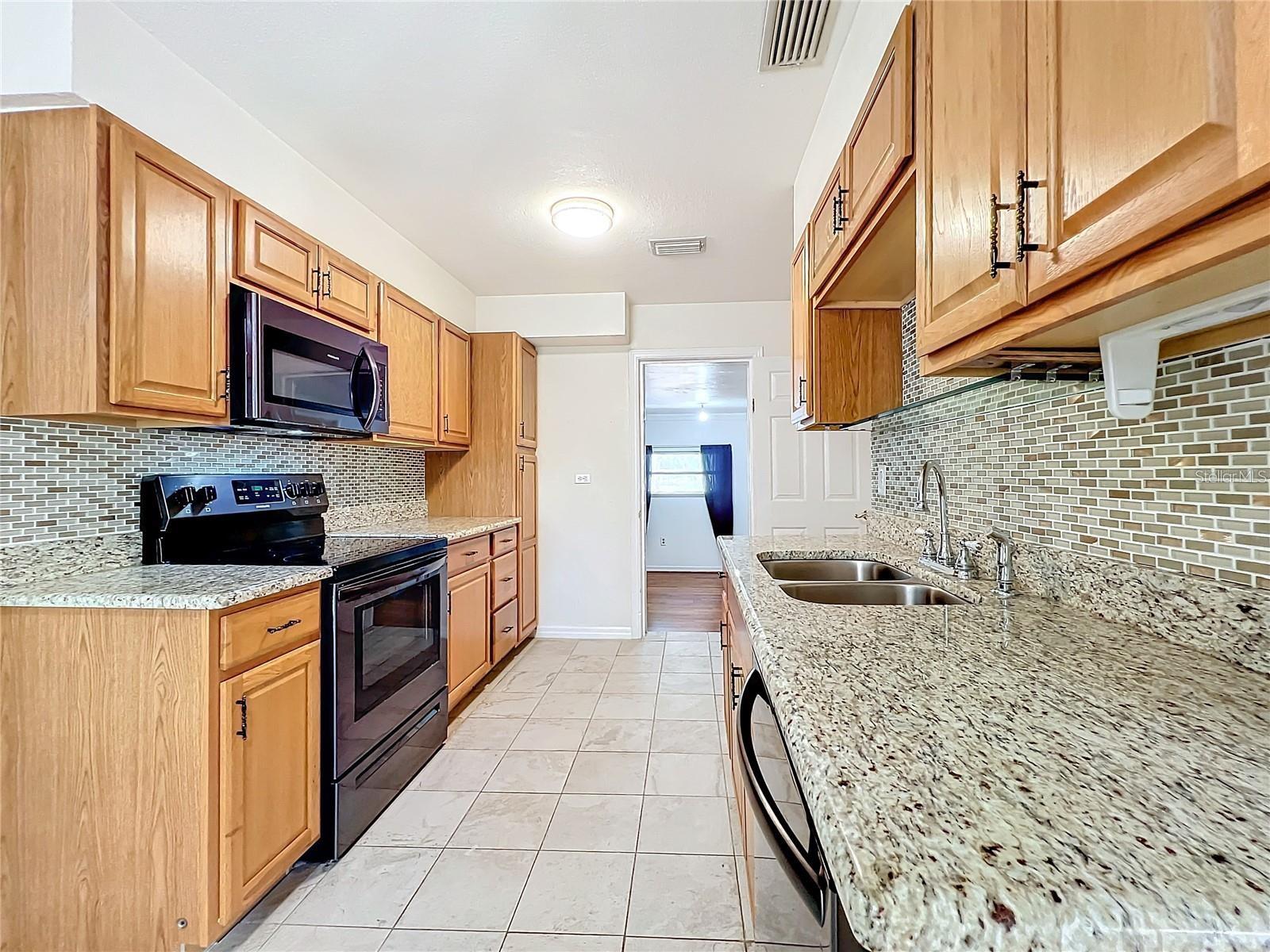 Image 71 of 96 For 25 Chesley Avenue