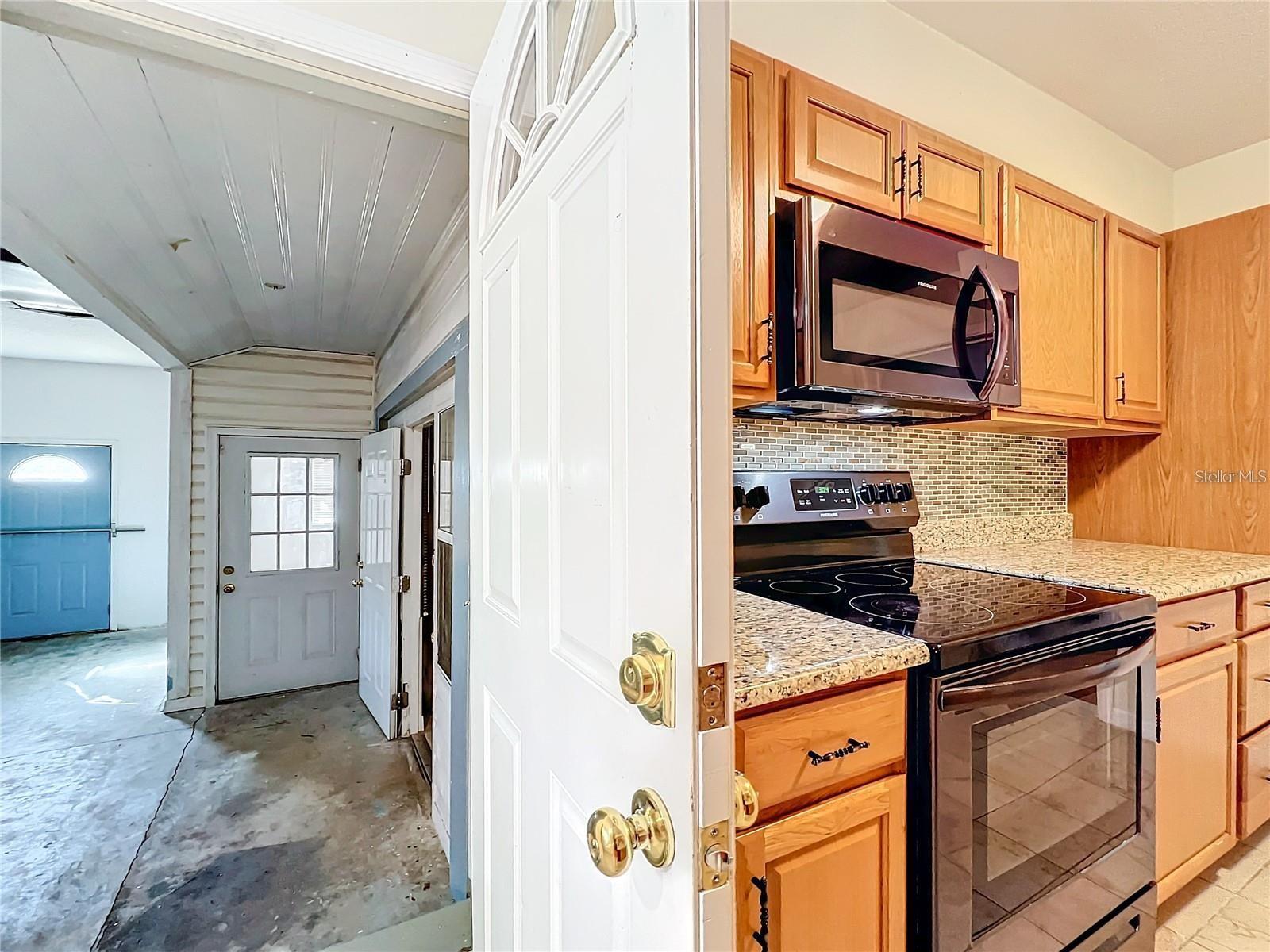 Image 72 of 96 For 25 Chesley Avenue