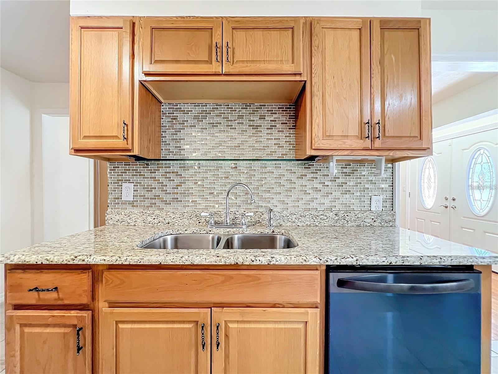 Image 73 of 96 For 25 Chesley Avenue