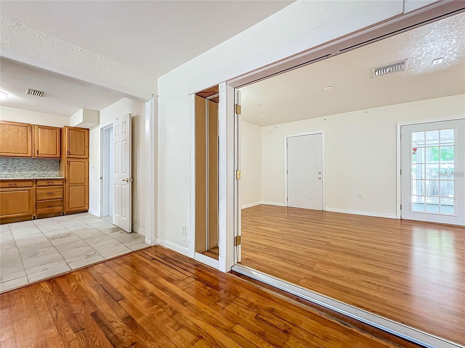 Image 76 of 96 For 25 Chesley Avenue