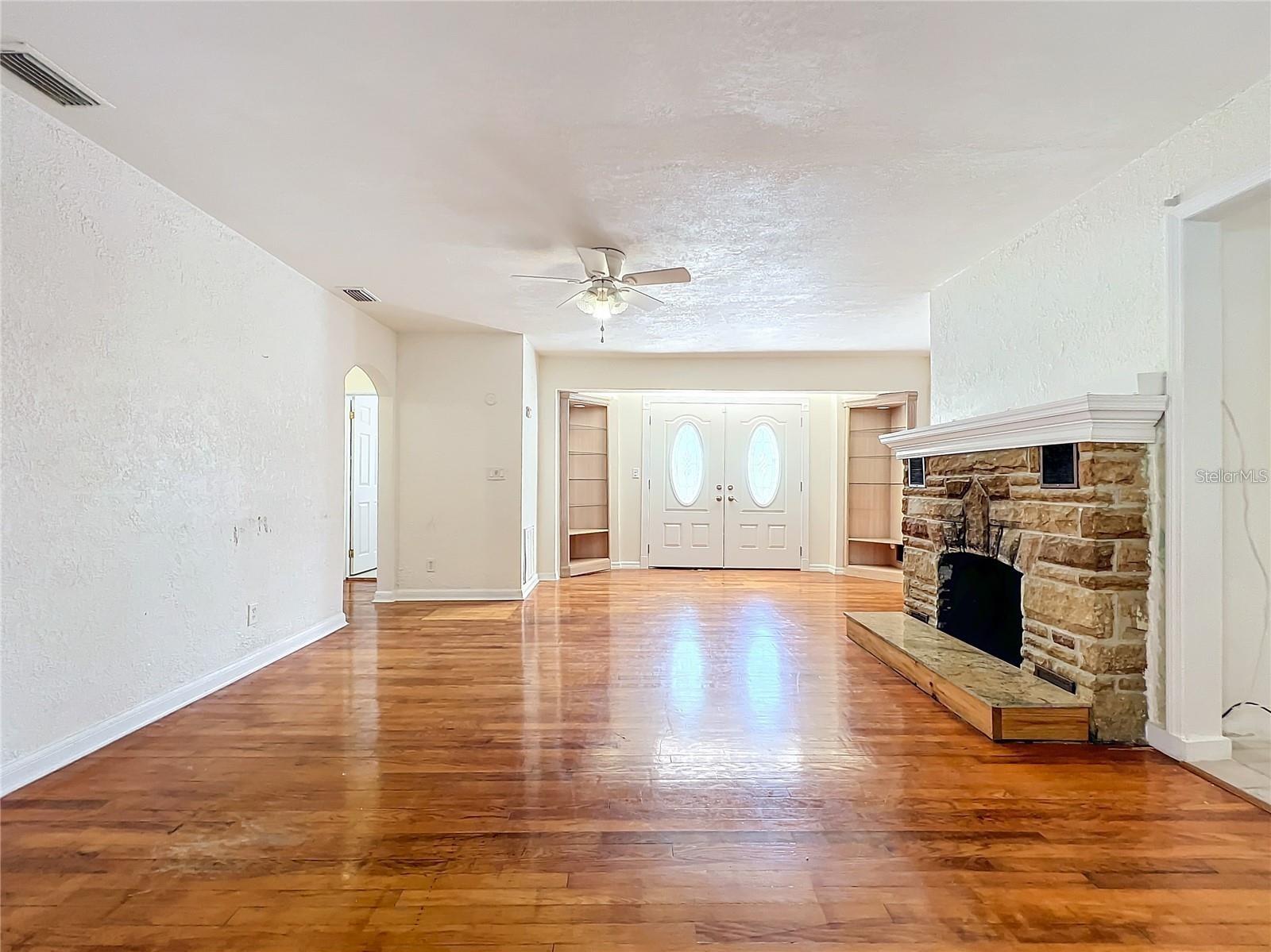 Image 79 of 96 For 25 Chesley Avenue