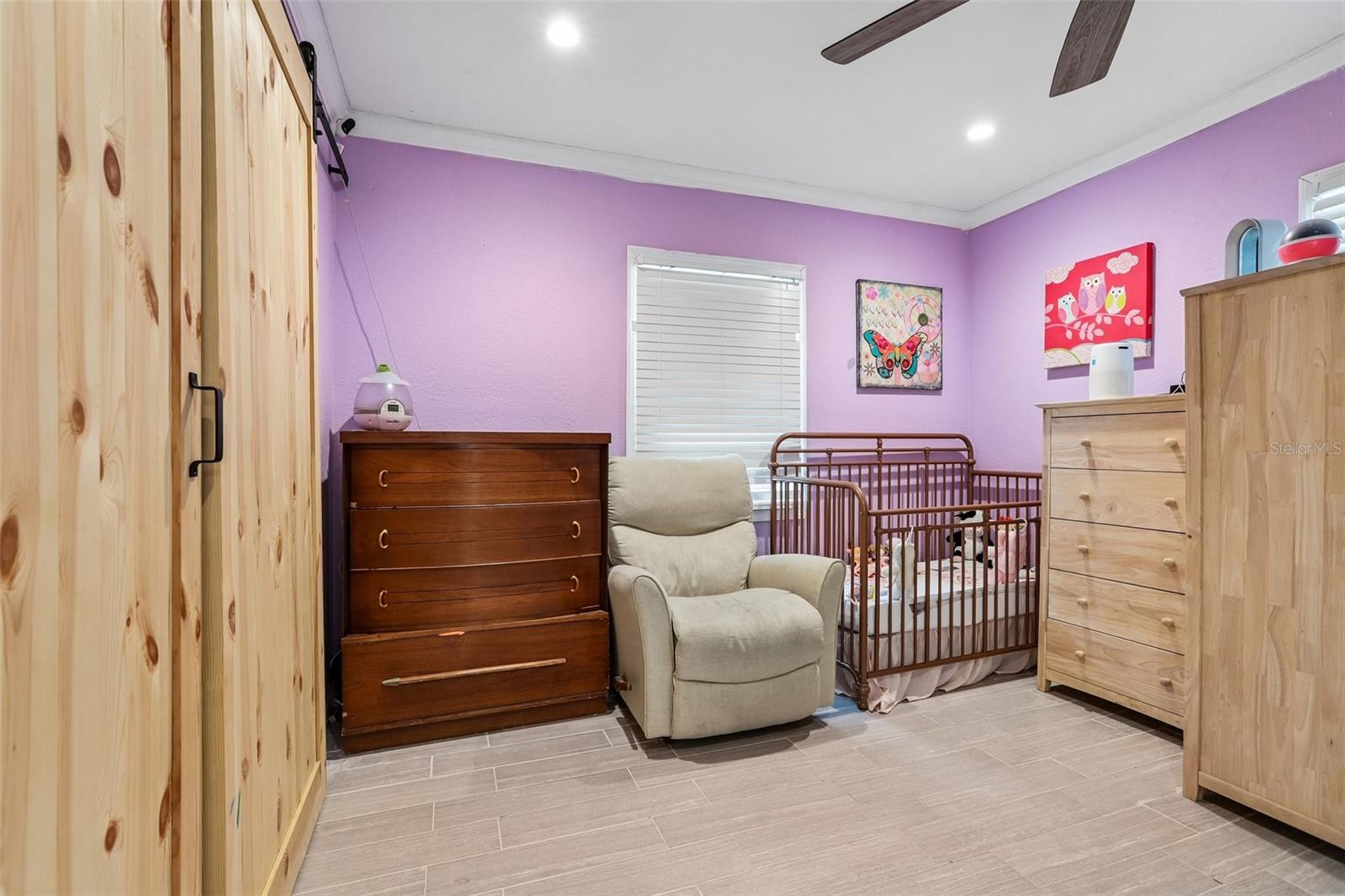 Listing photo id 11 for 657 Marjon Avenue