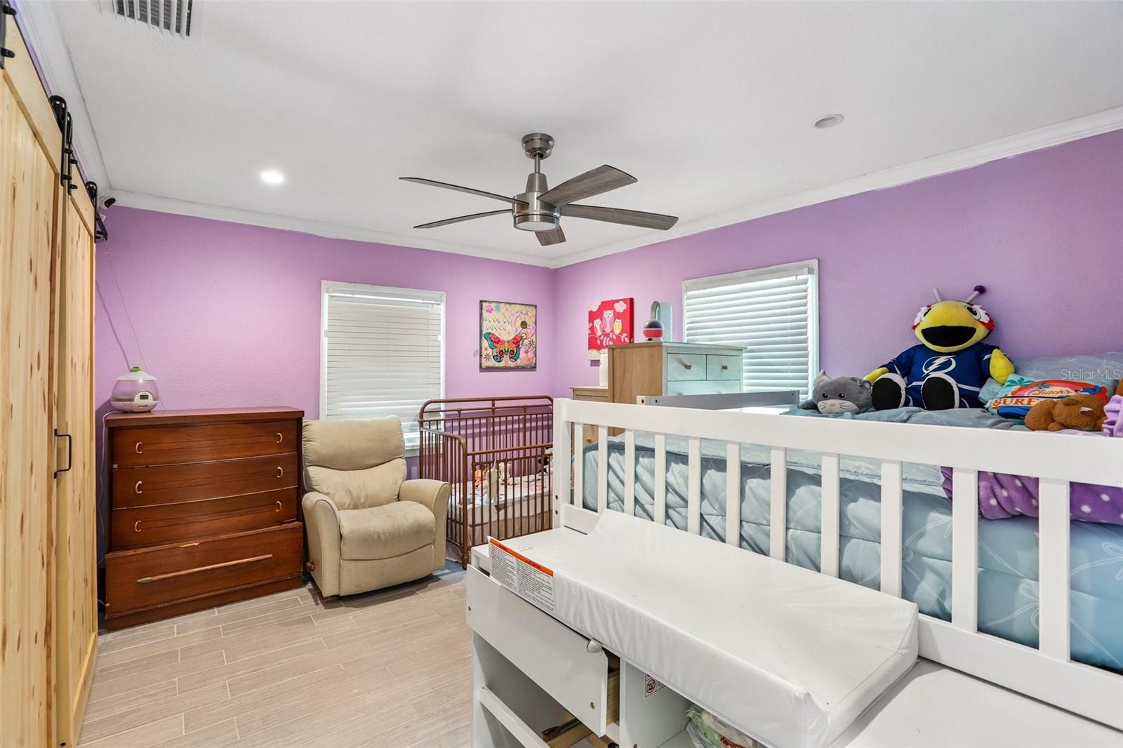 Listing photo id 12 for 657 Marjon Avenue