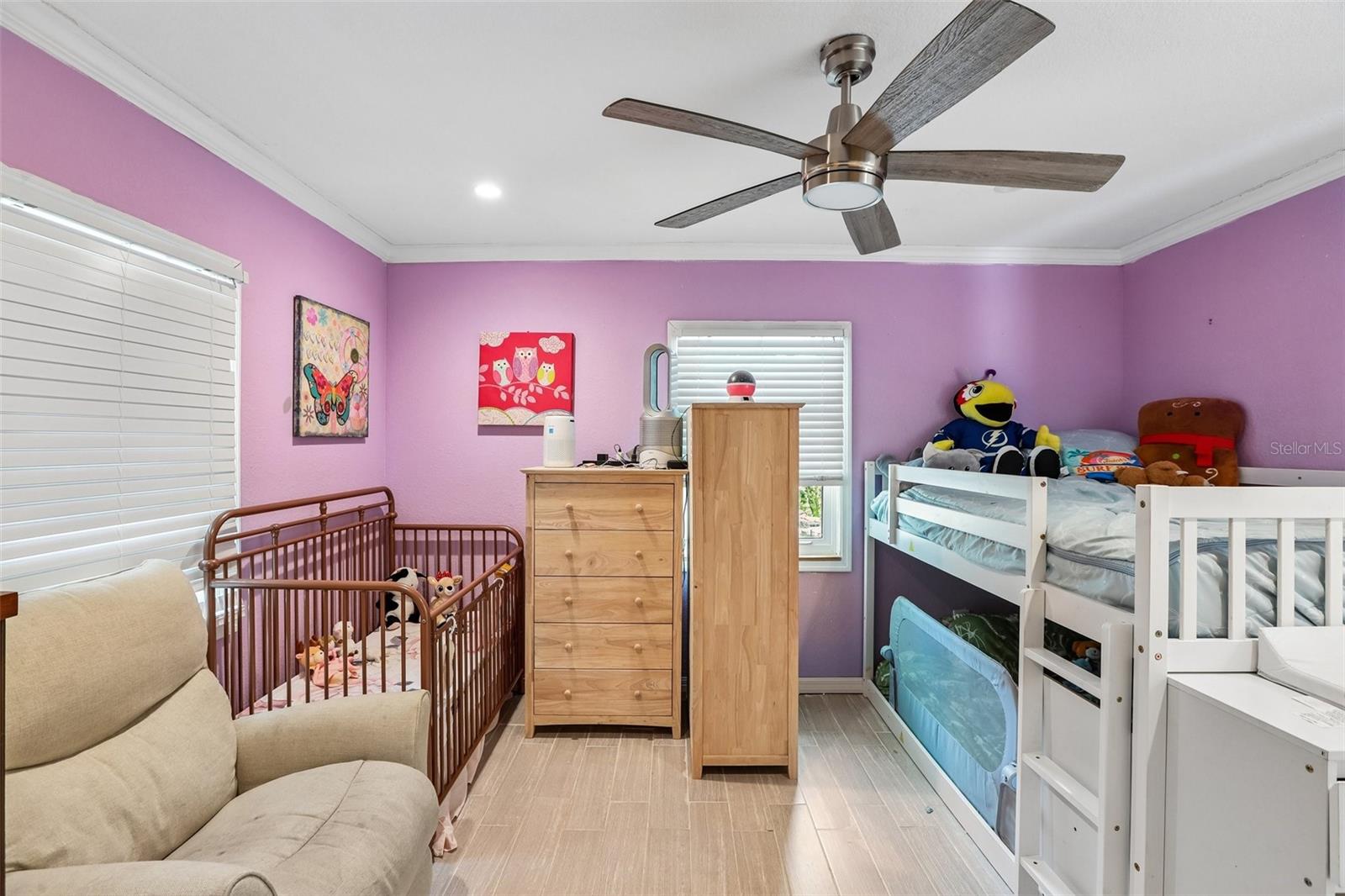 Listing photo id 13 for 657 Marjon Avenue