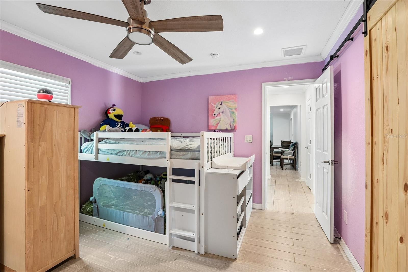 Listing photo id 14 for 657 Marjon Avenue