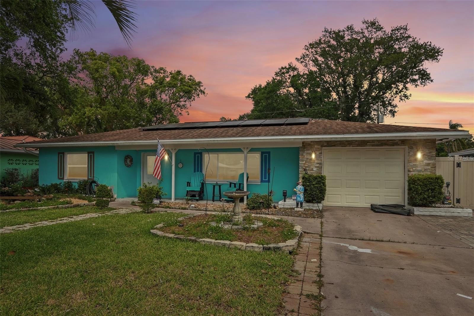 Listing photo id 0 for 657 Marjon Avenue