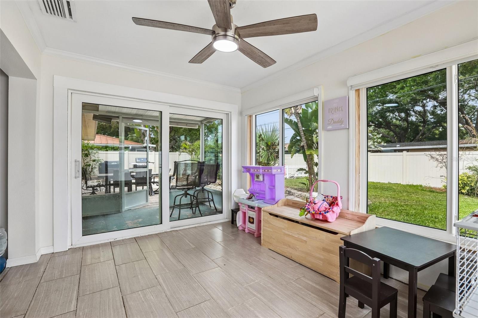 Listing photo id 19 for 657 Marjon Avenue