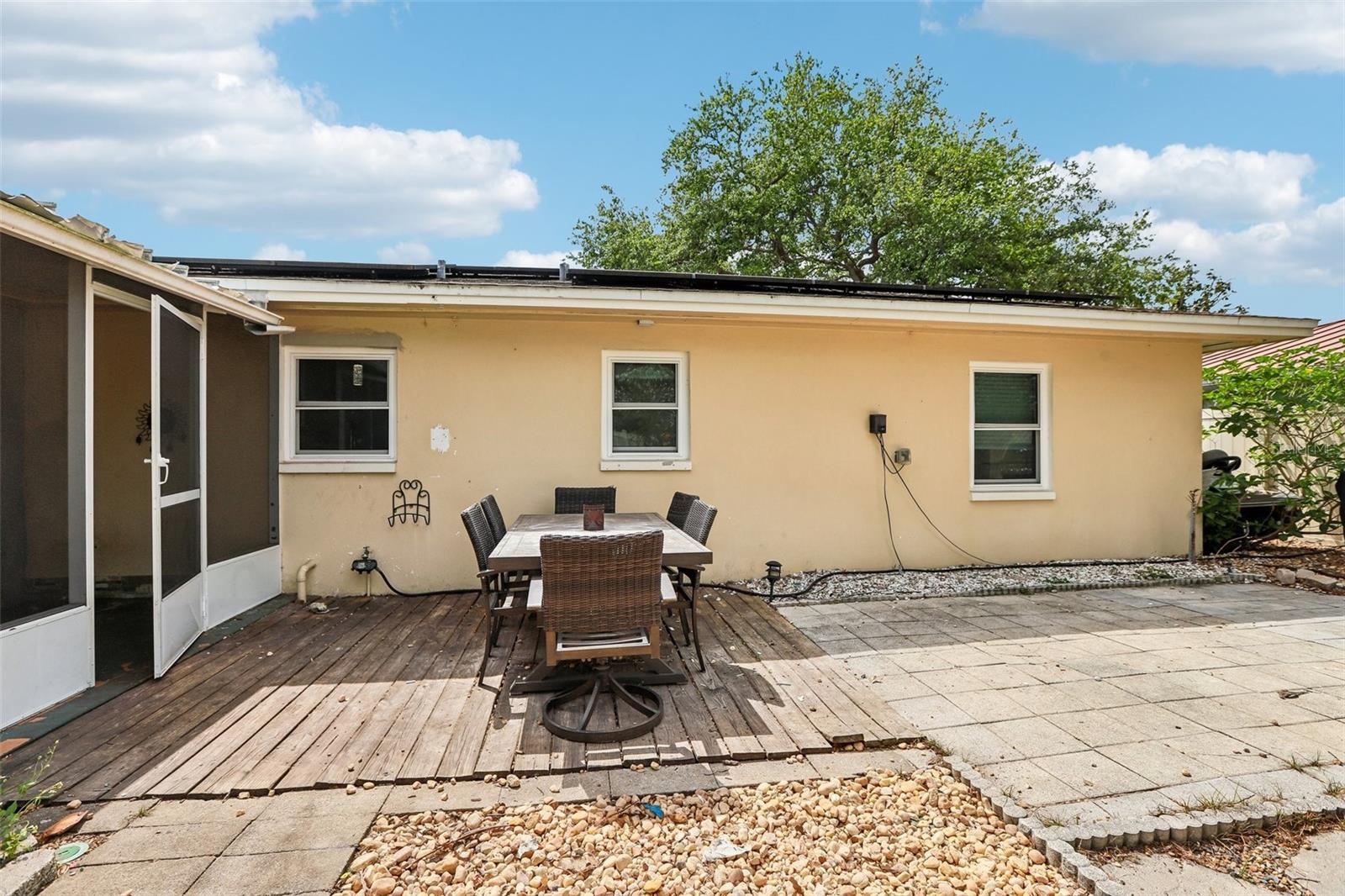 Listing photo id 21 for 657 Marjon Avenue