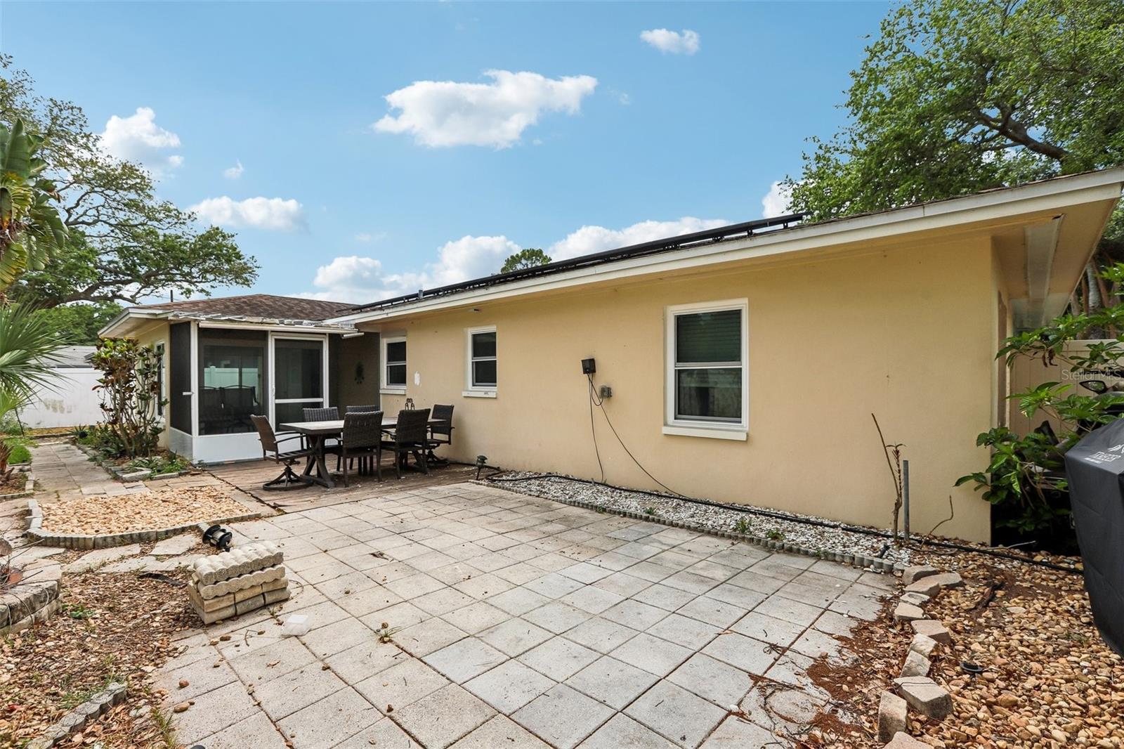 Listing photo id 22 for 657 Marjon Avenue