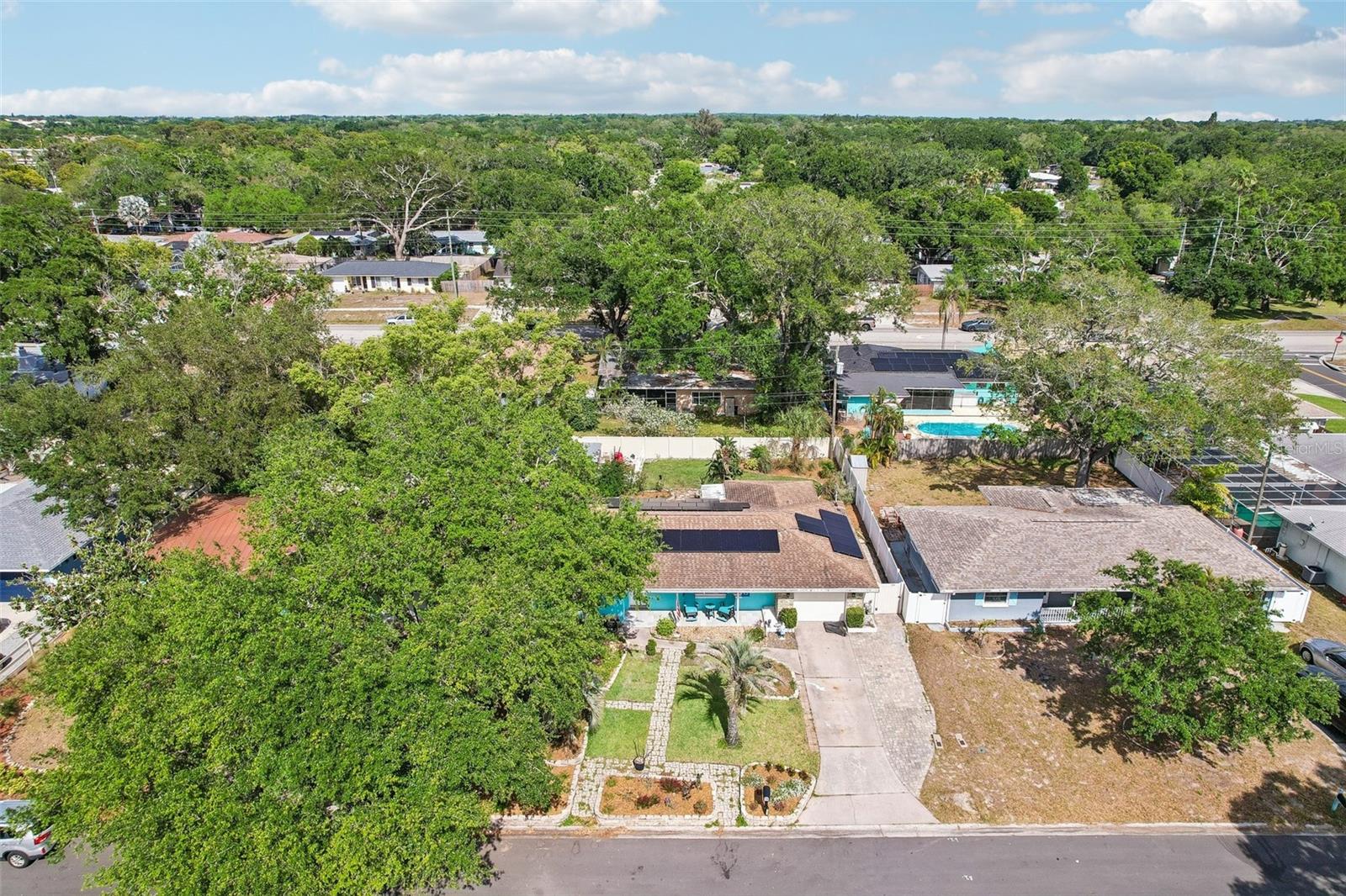 Listing photo id 29 for 657 Marjon Avenue